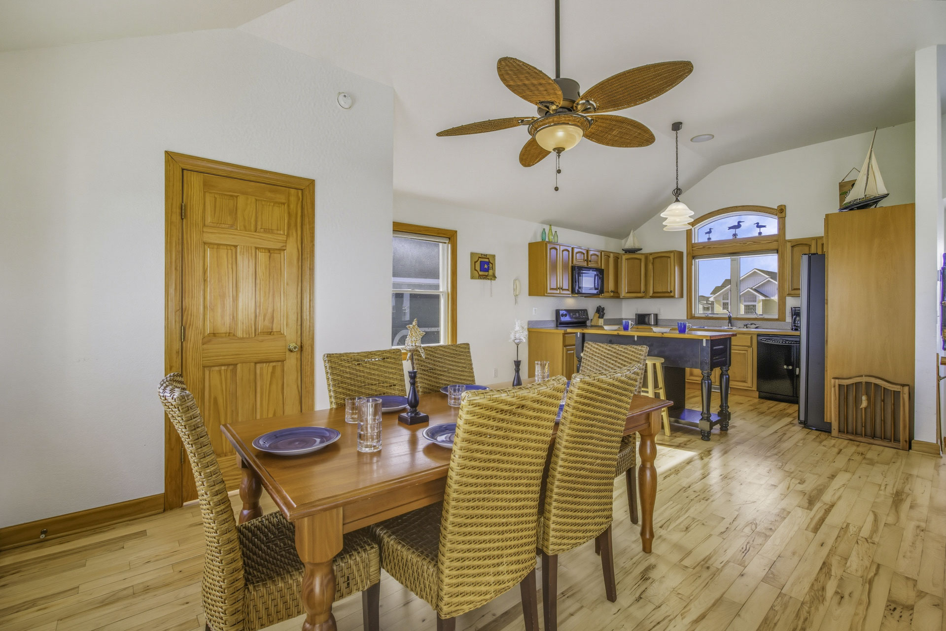 Surf Or Sound Realty 451 Five Fathoms Dining Area 1