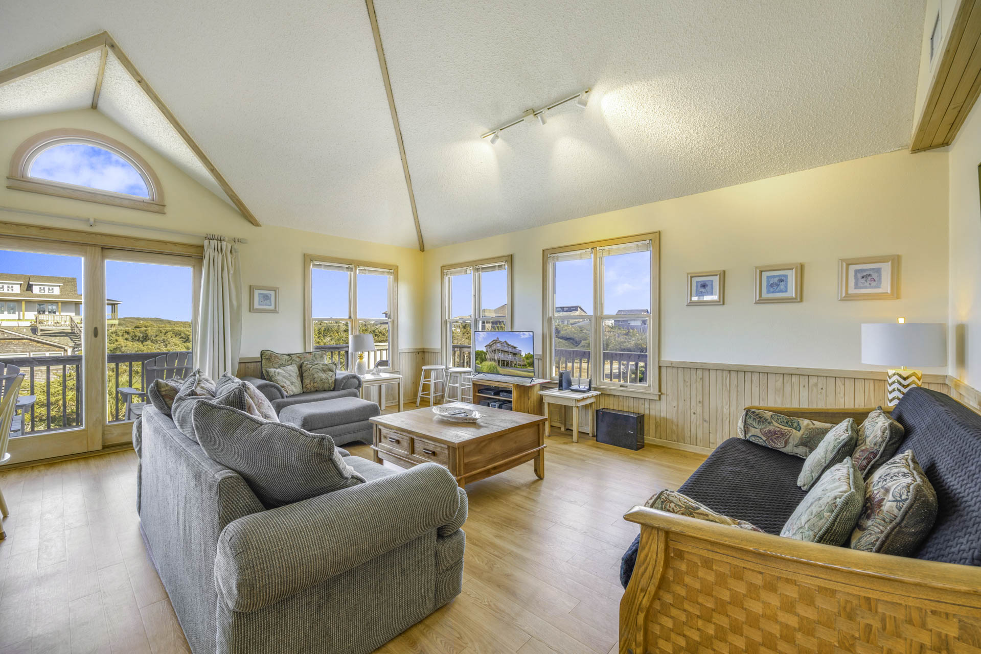 Surf Or Sound Realty 113 Sea Biscuit Great Room 3