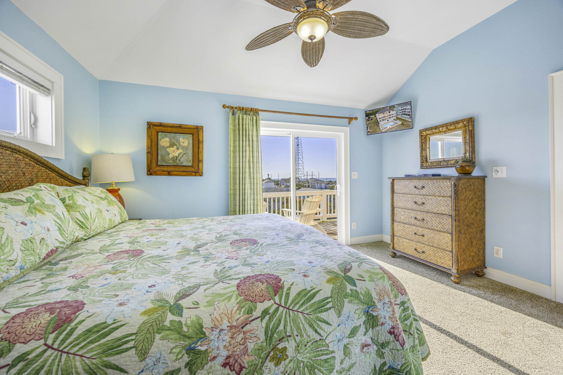 Surf Or Sound Realty 499 Jamaican Me Happy Bedroom 1 2