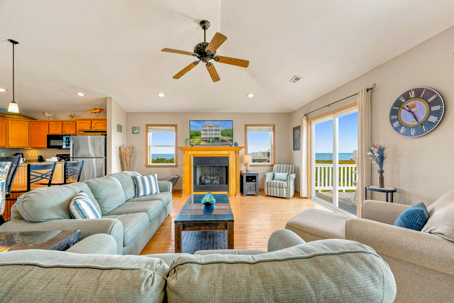 Surf Or Sound Realty 1255 Villa Dolce Vita Great Room 2