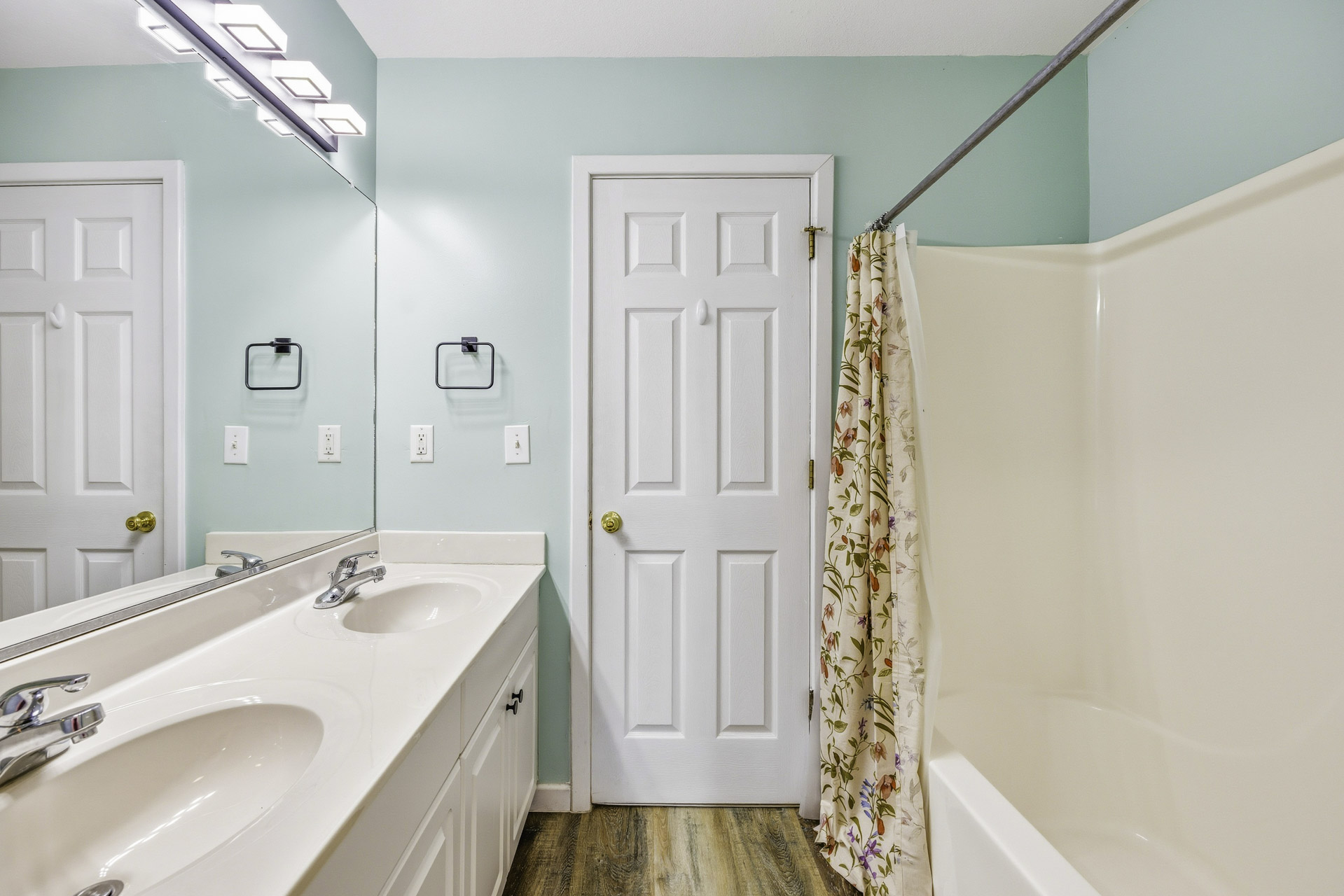 Surf Or Sound Realty 260 Gone With The Wind Bedroom 5 3