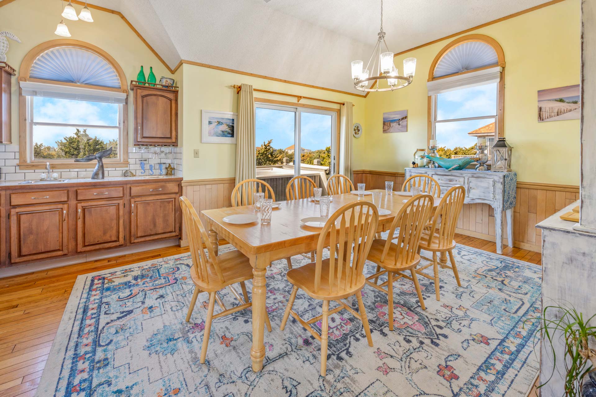 Surf Or Sound Realty 1094 Sea Lady Dining Area 1