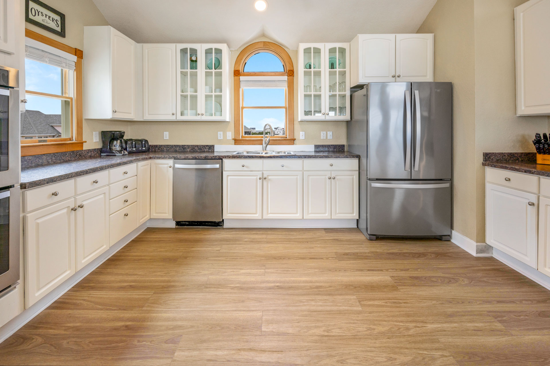 Surf Or Sound Realty 180 Perfect Peace Kitchen 3