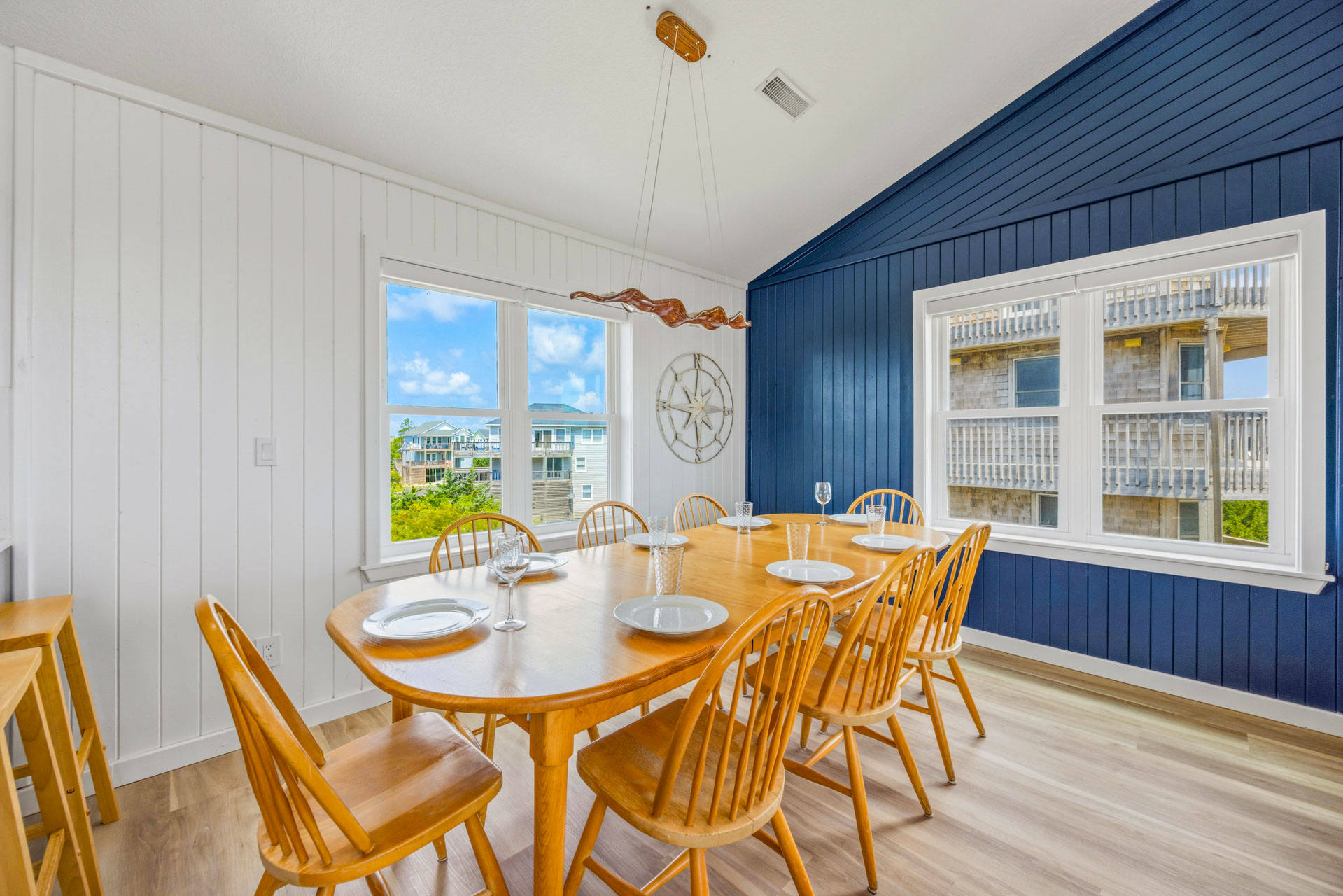 Surf Or Sound Realty 1245 Blue Wahoo Dining Area 4