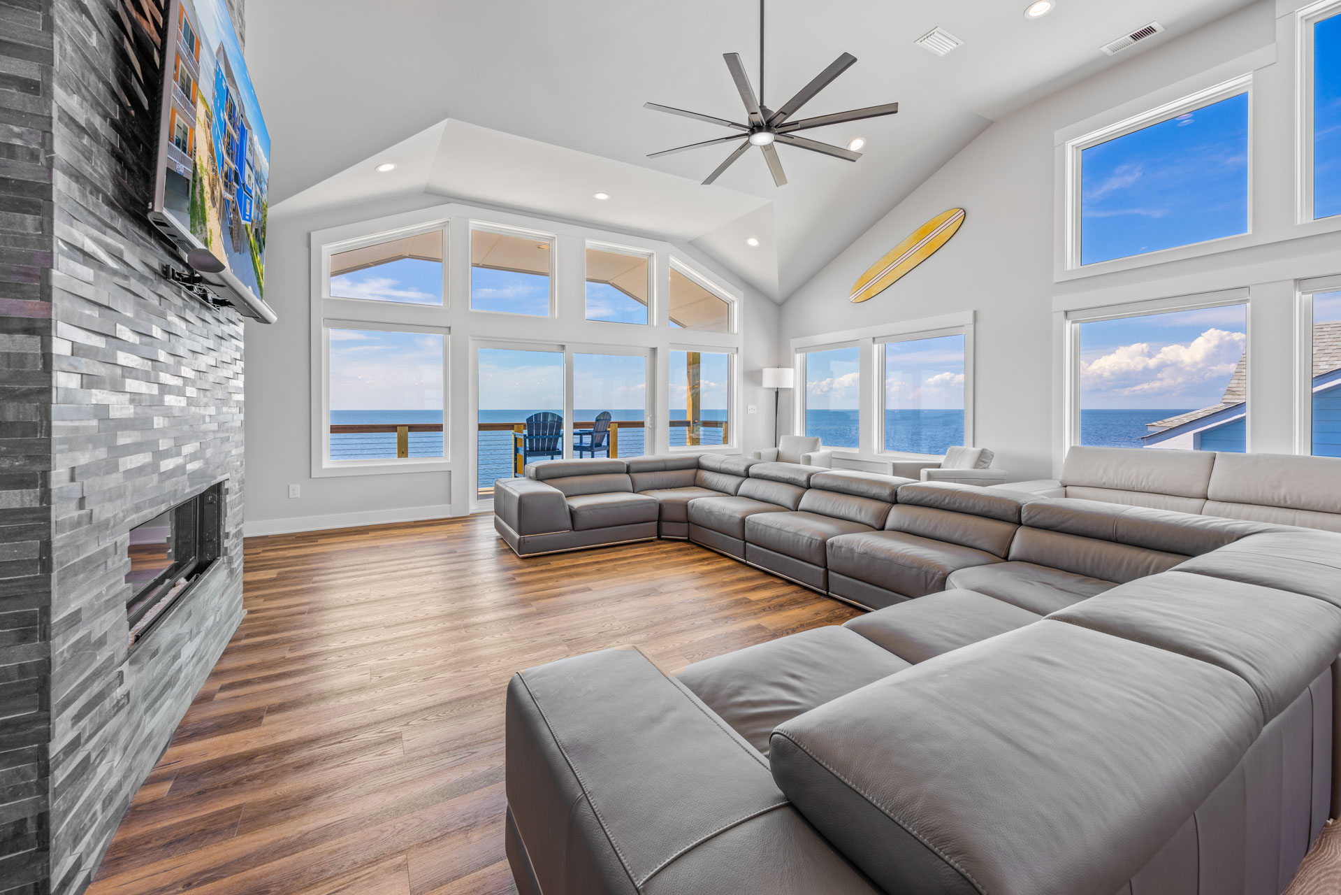 Surf Or Sound Realty 1204 Ocean's 12 Great Room 2