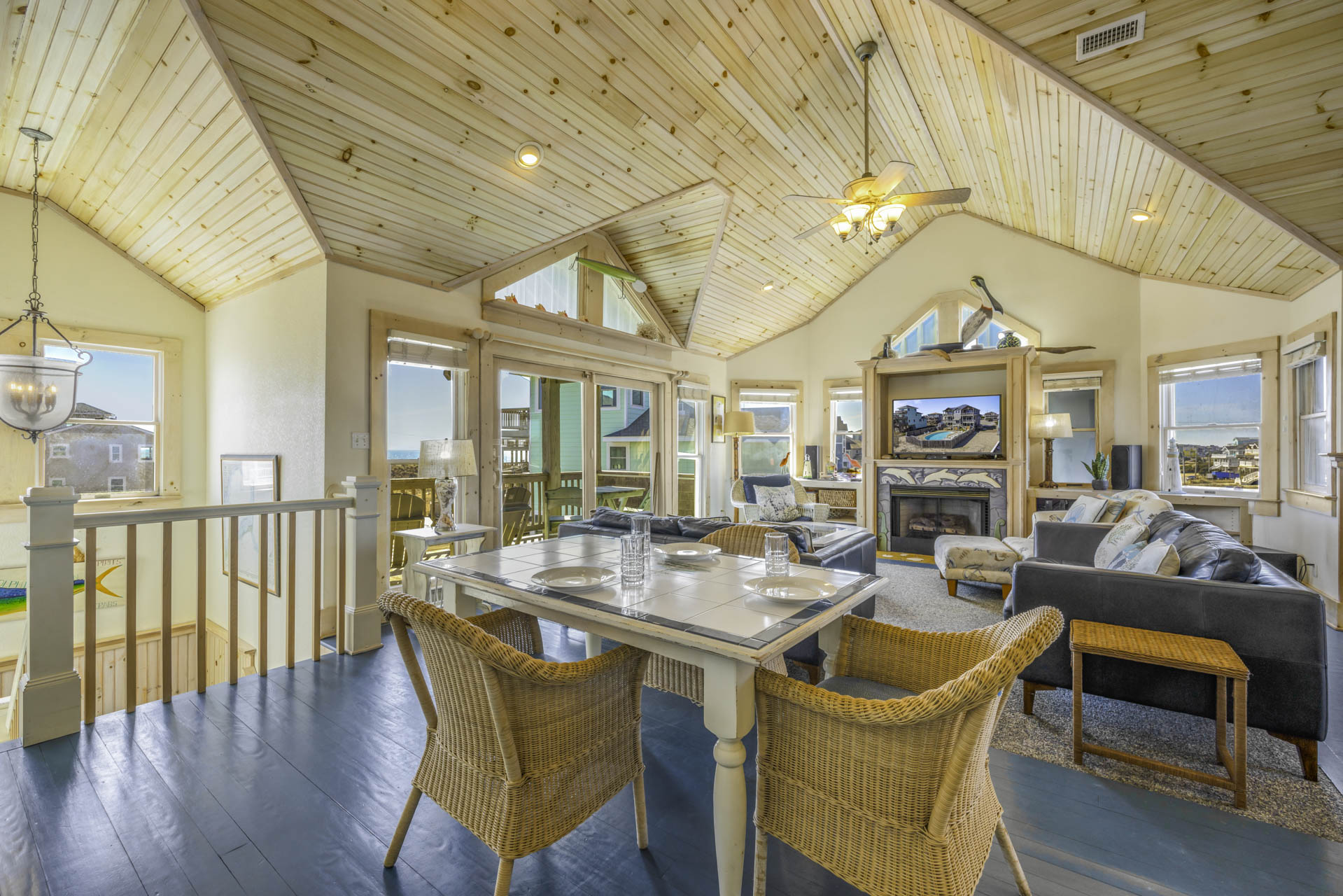 Surf Or Sound Realty 1232 Hatteras Memories Dining Area 2