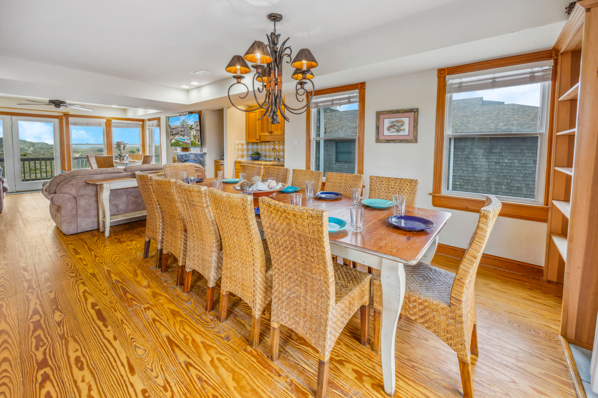 Surf Or Sound Realty 594 Hatteras Escape Dining Area 2
