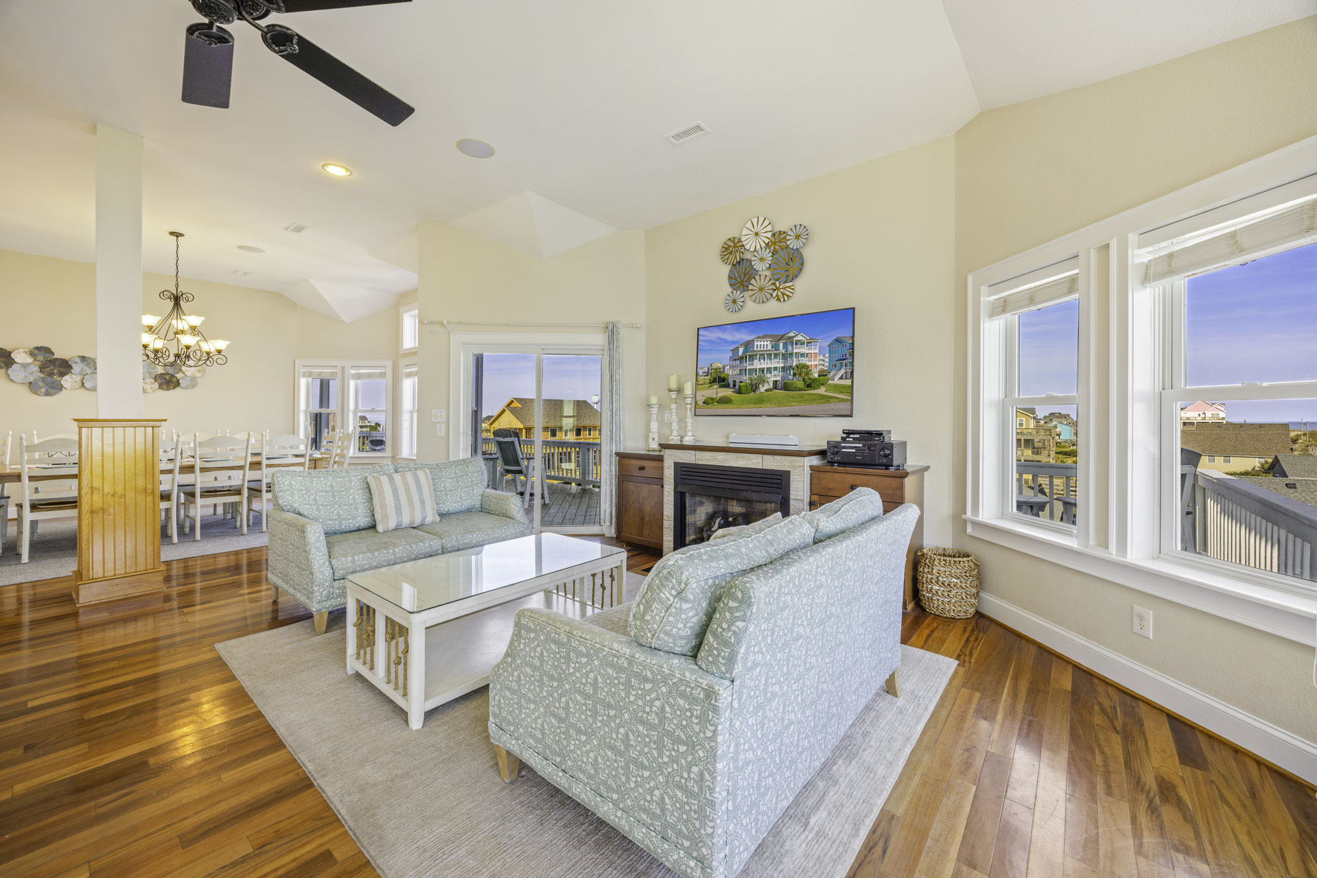 Surf Or Sound Realty 502 Tipsy Turtle Great Room 4