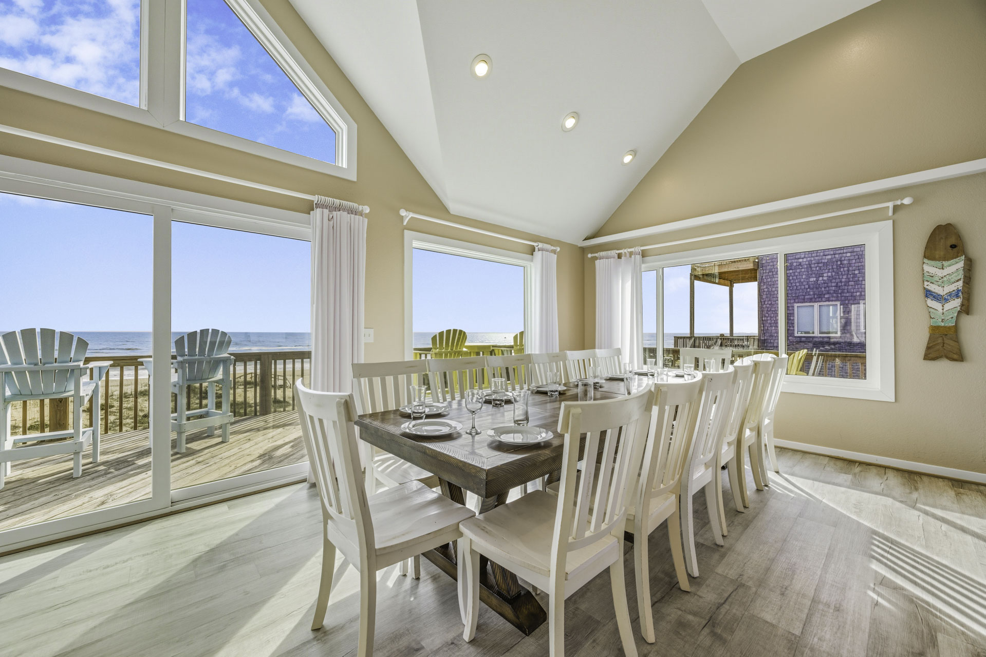 Surf Or Sound Realty 920 Leave Of Absence Dining Area 4