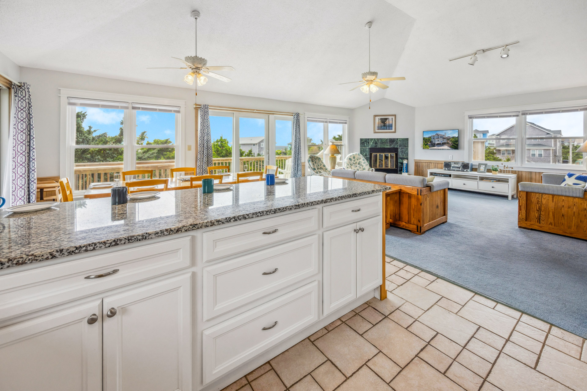 Surf Or Sound Realty 32 Ocean Escape Kitchen 3