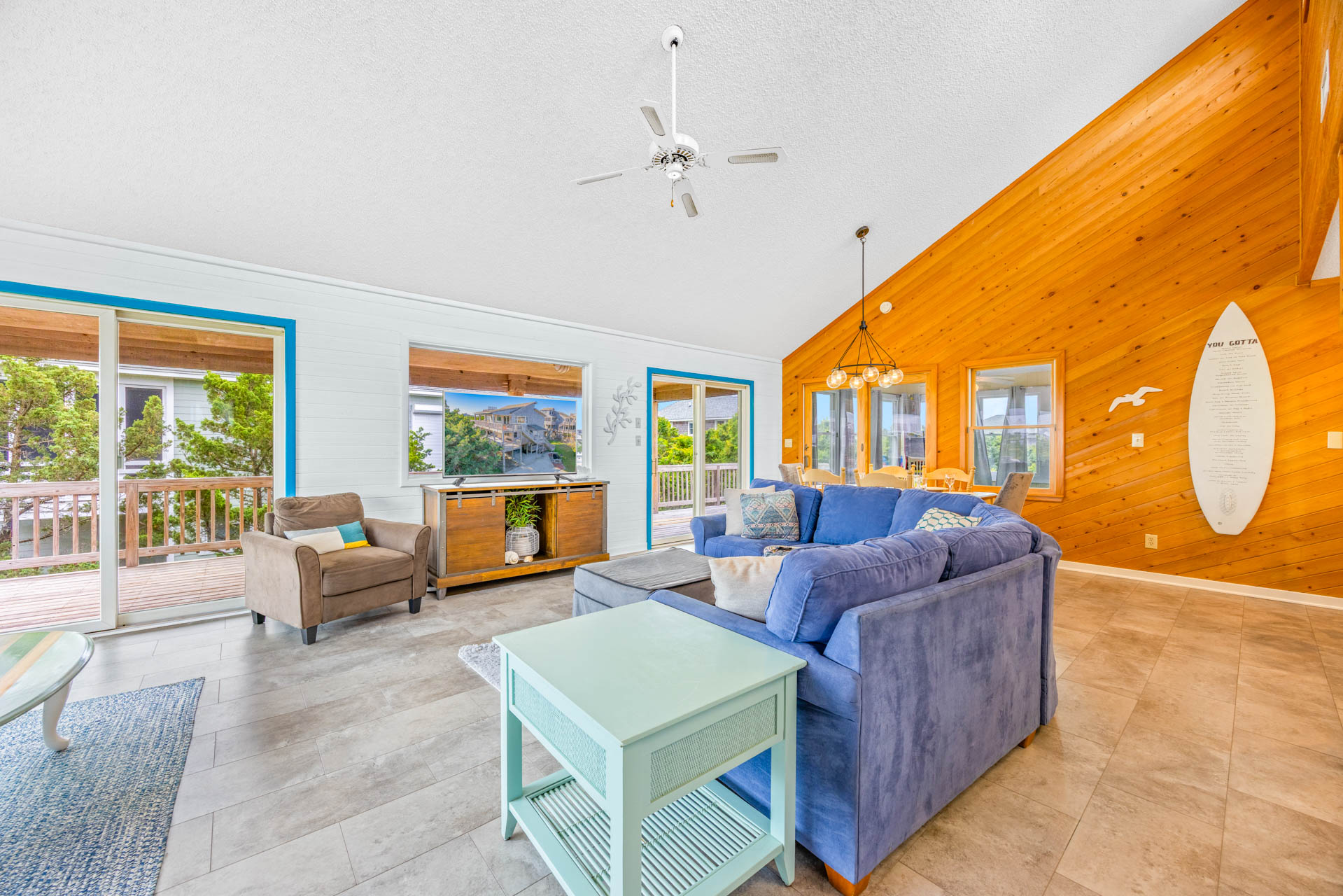 Surf Or Sound Realty 1216 Seaglasses Great Room 1