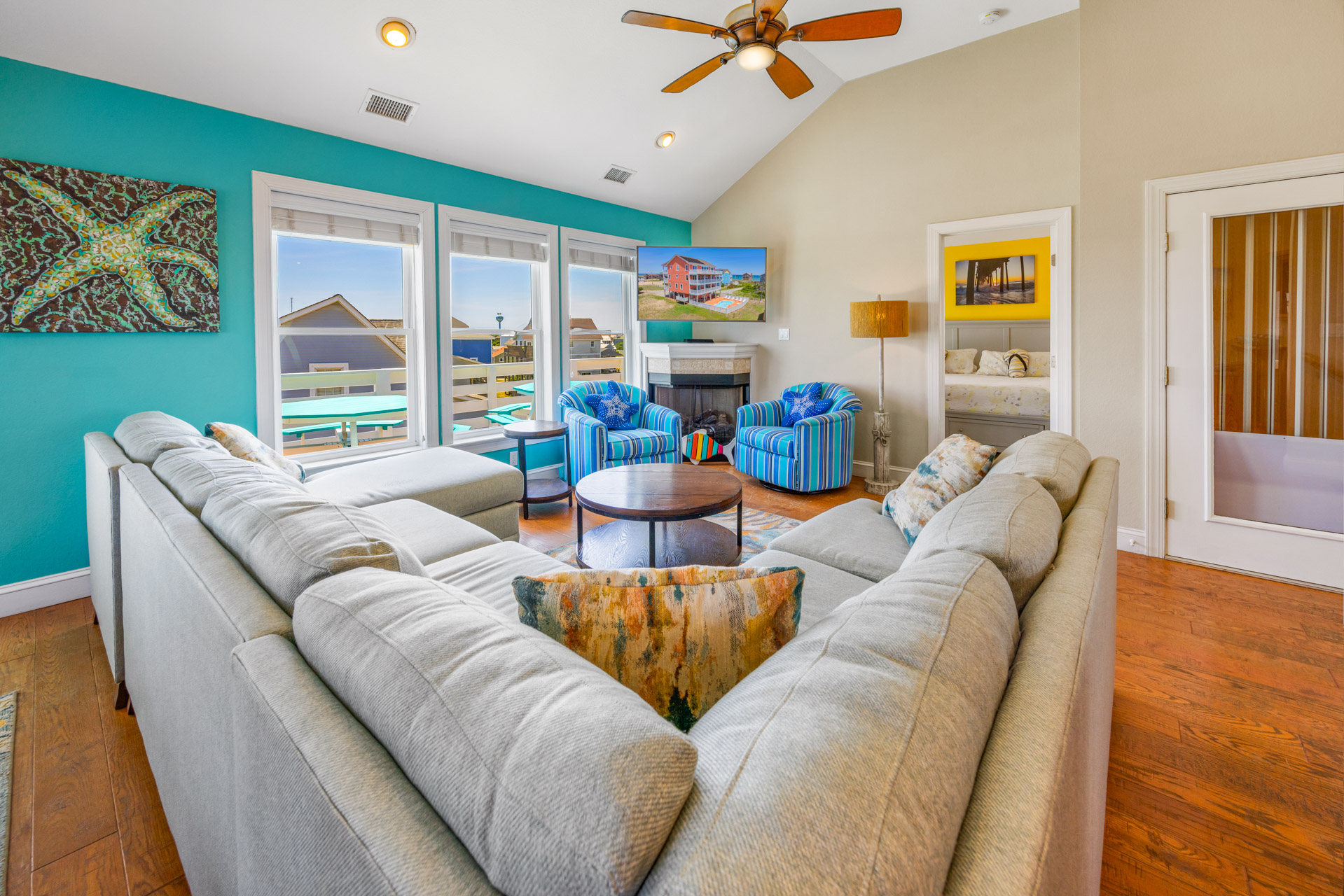 Surf Or Sound Realty 542 Day Drinkin Great Room 2