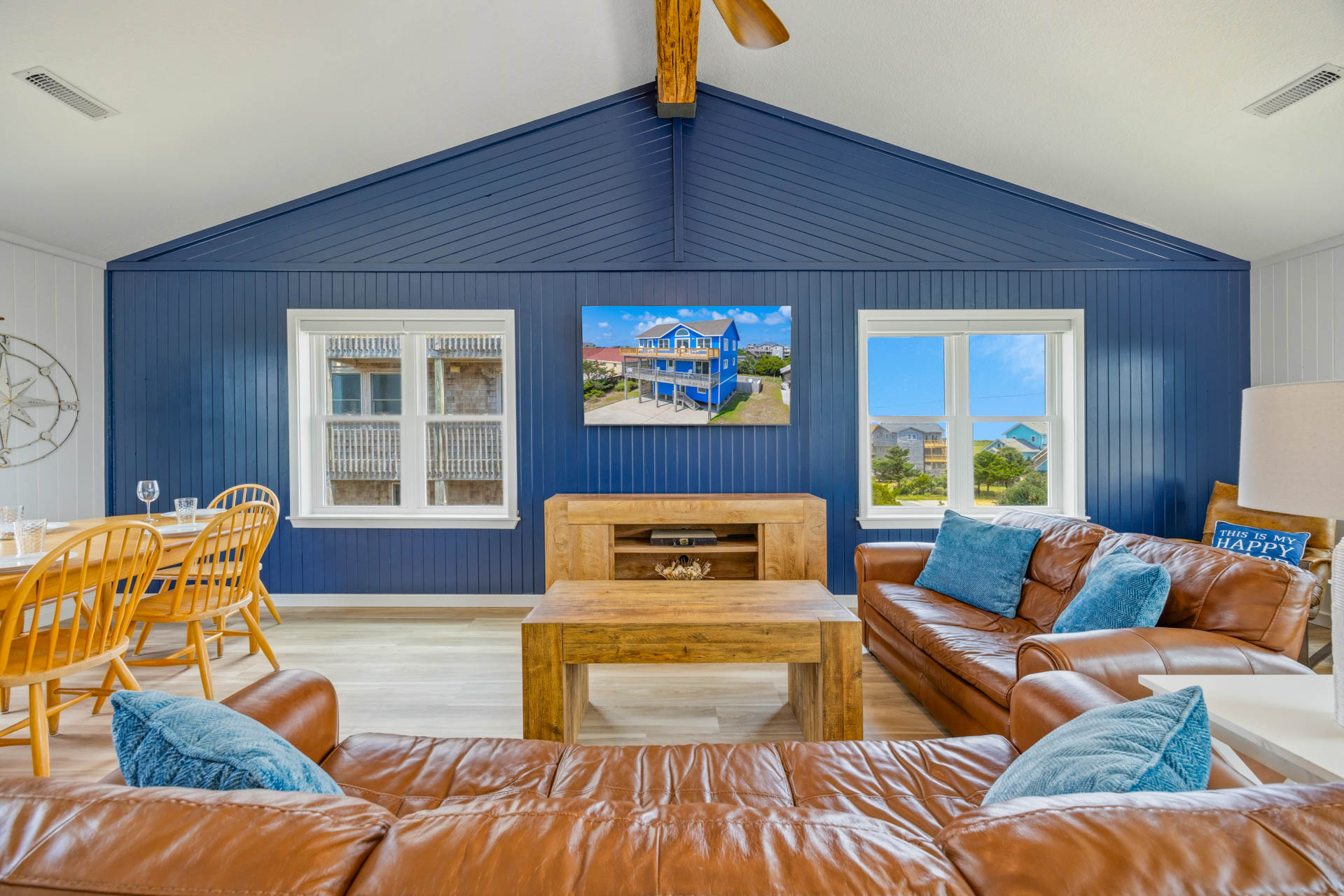 Surf Or Sound Realty 1245 Blue Wahoo Great Room 1