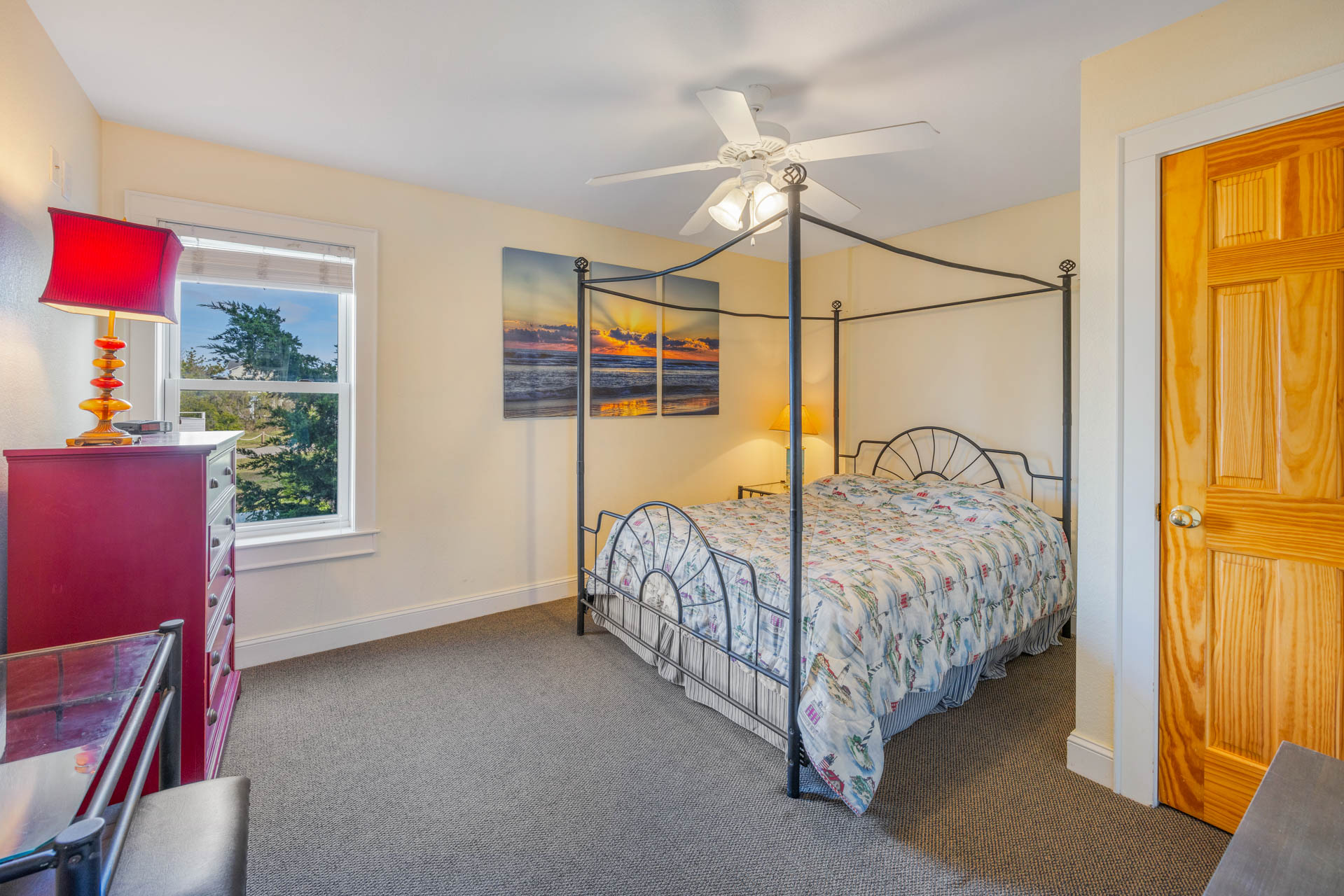 Surf Or Sound Realty 595 Tropical Paradise Bedroom 7