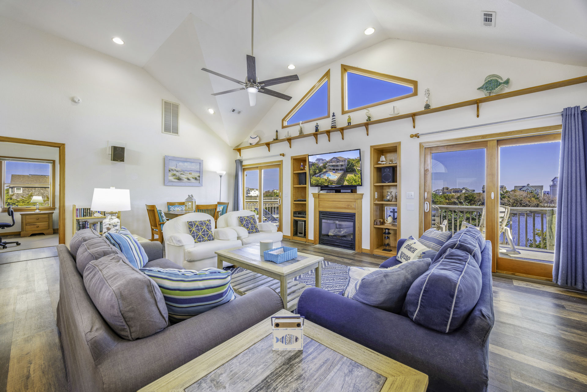 Surf Or Sound Realty 393 Sandfiddler Great Room 3