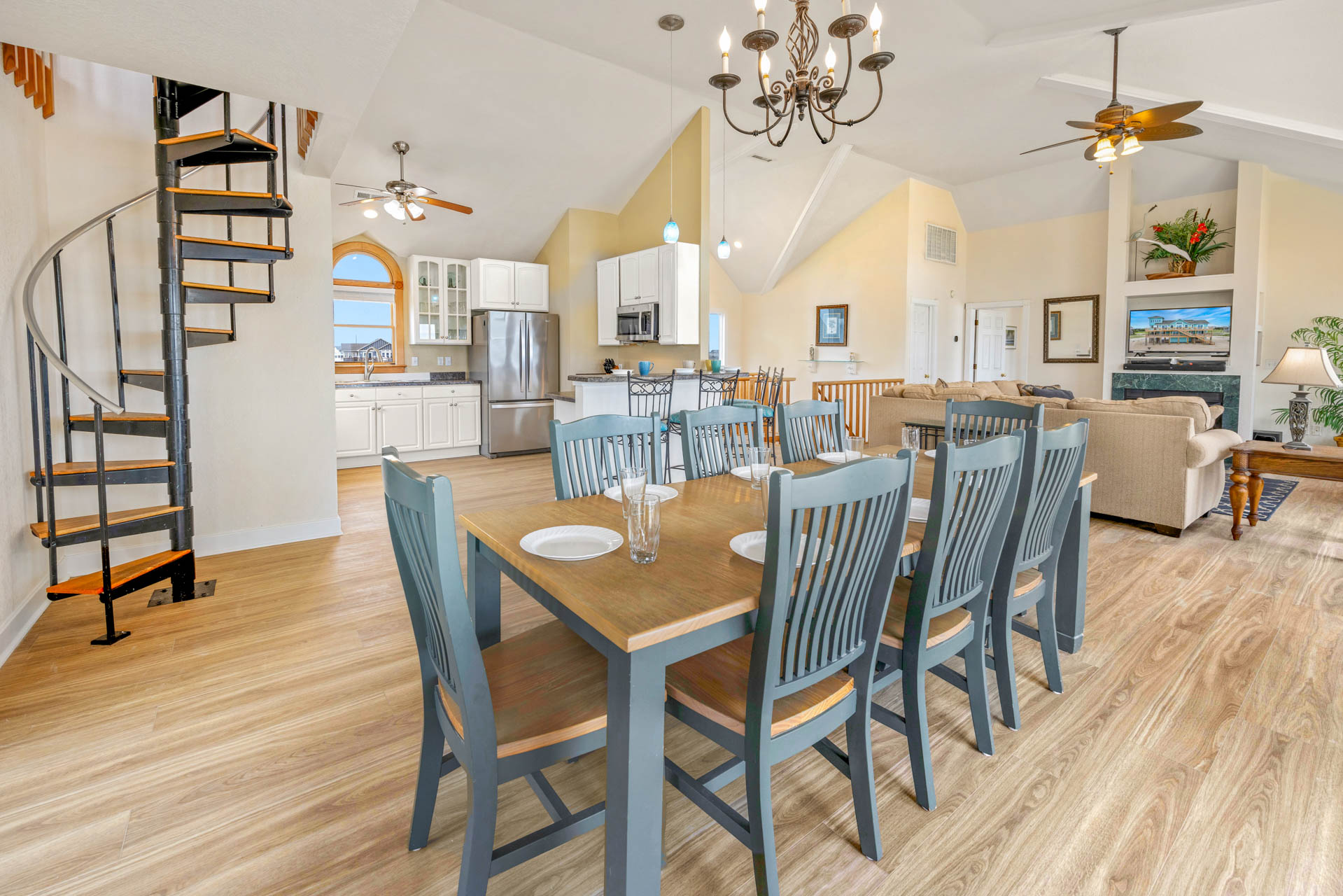 Surf Or Sound Realty 180 Perfect Peace Dining Area 2