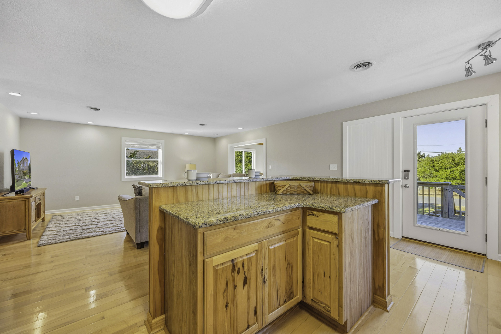 Surf Or Sound Realty 922 Soulshine Kitchen 1