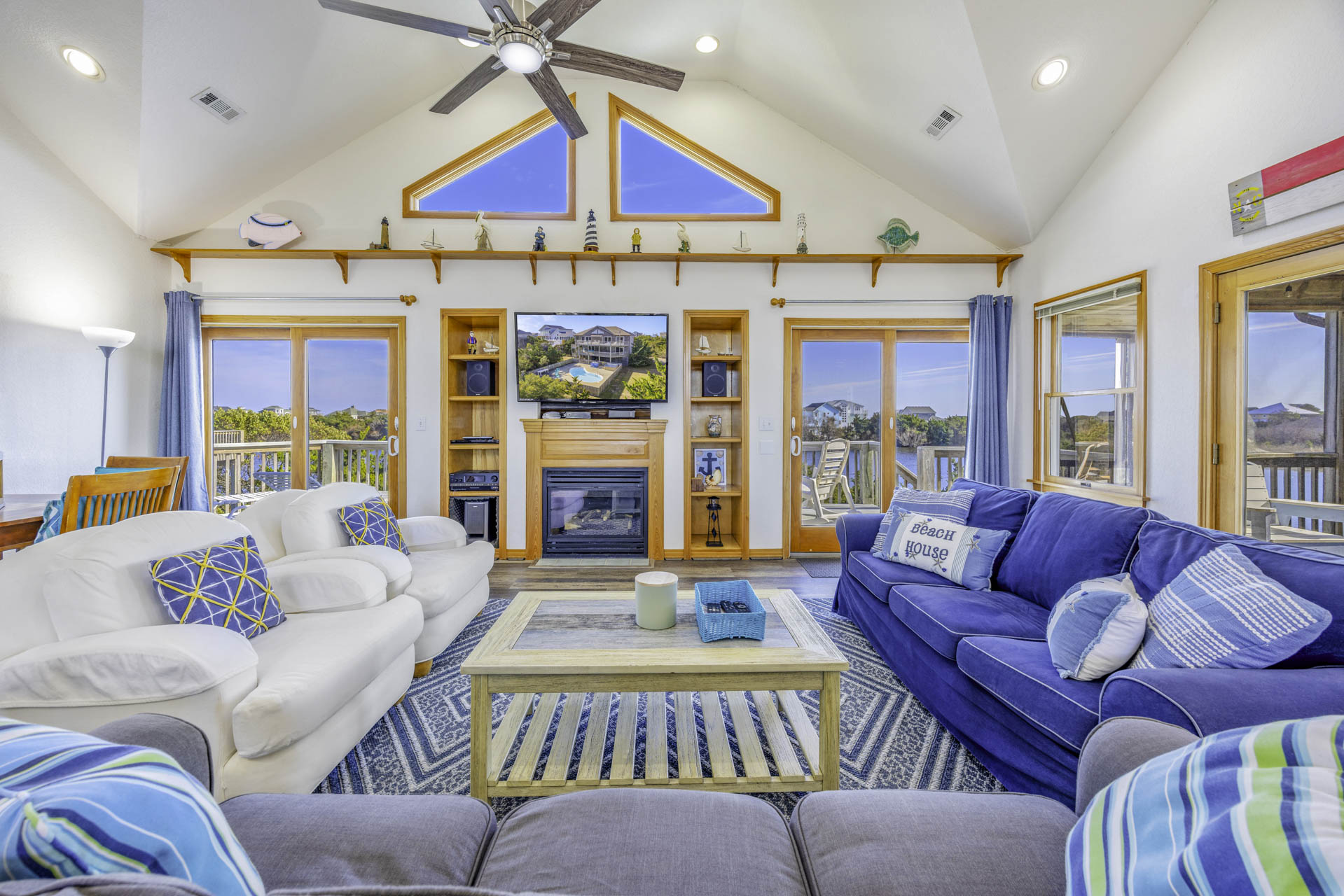 Surf Or Sound Realty 393 Sandfiddler Great Room 2