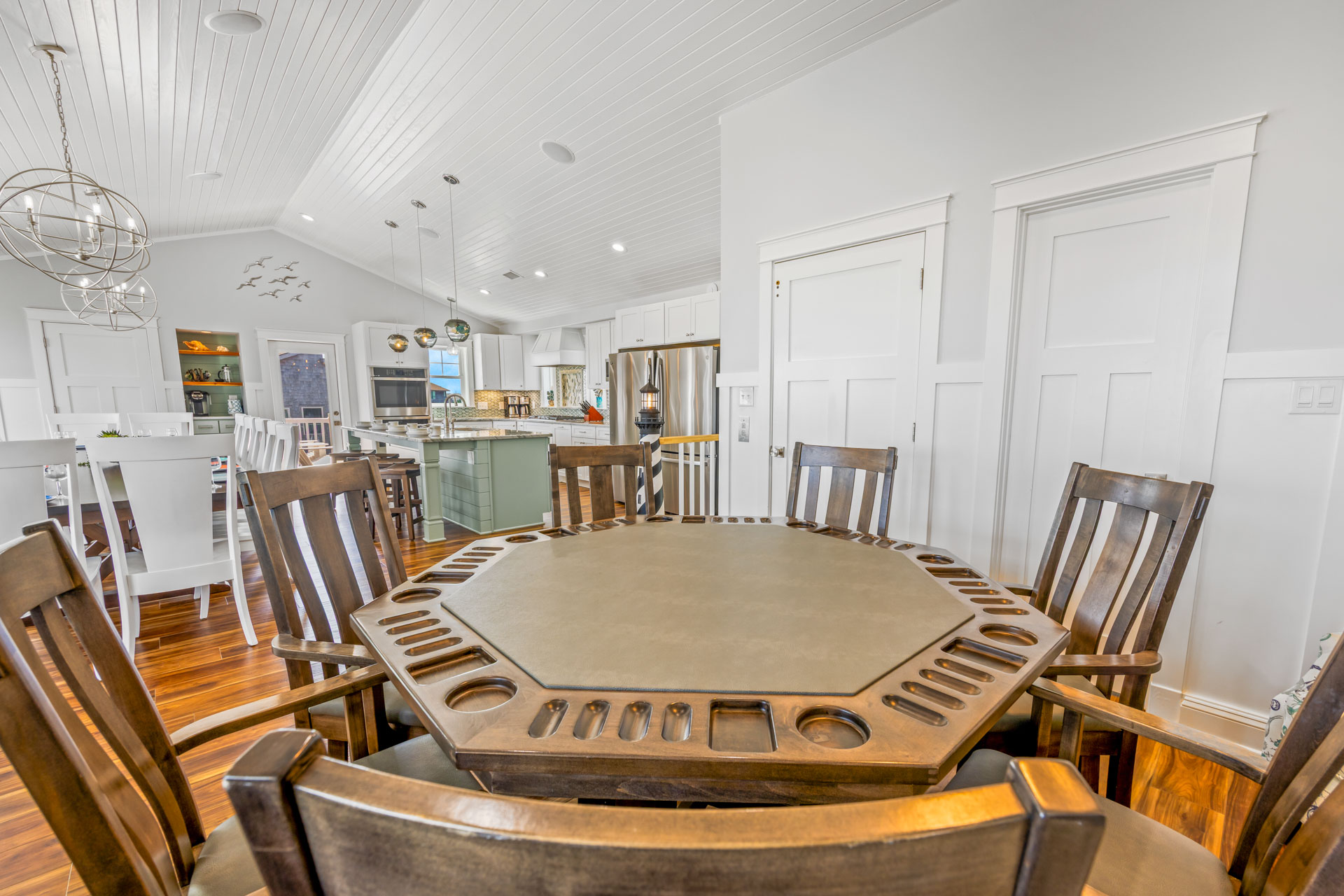 Surf Or Sound Realty 990 Dawn Treader Great Room 4