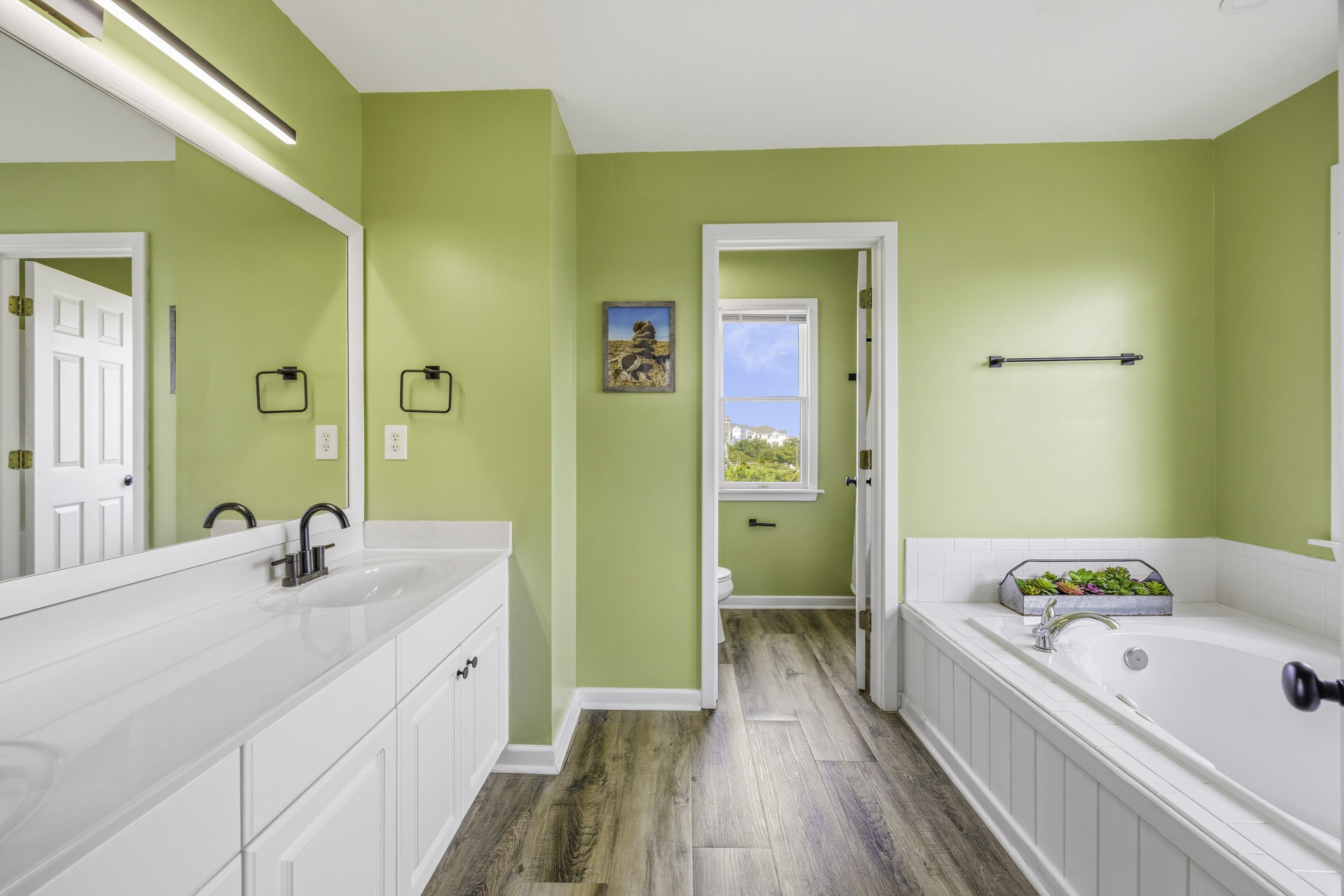 Surf Or Sound Realty 260 Gone With The Wind Bedroom 1 3