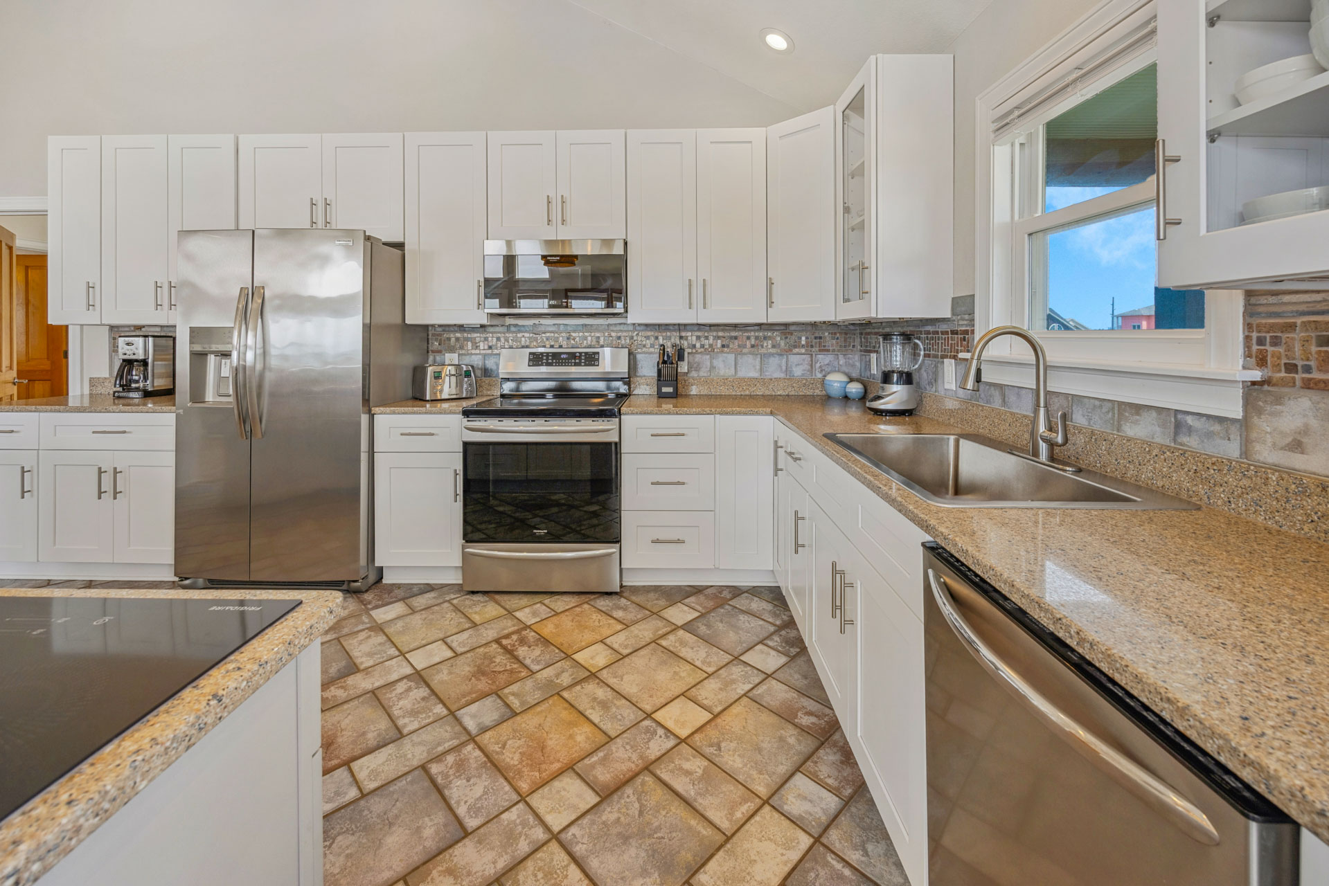 Surf Or Sound Realty 1065 Shorehouse Kitchen 3
