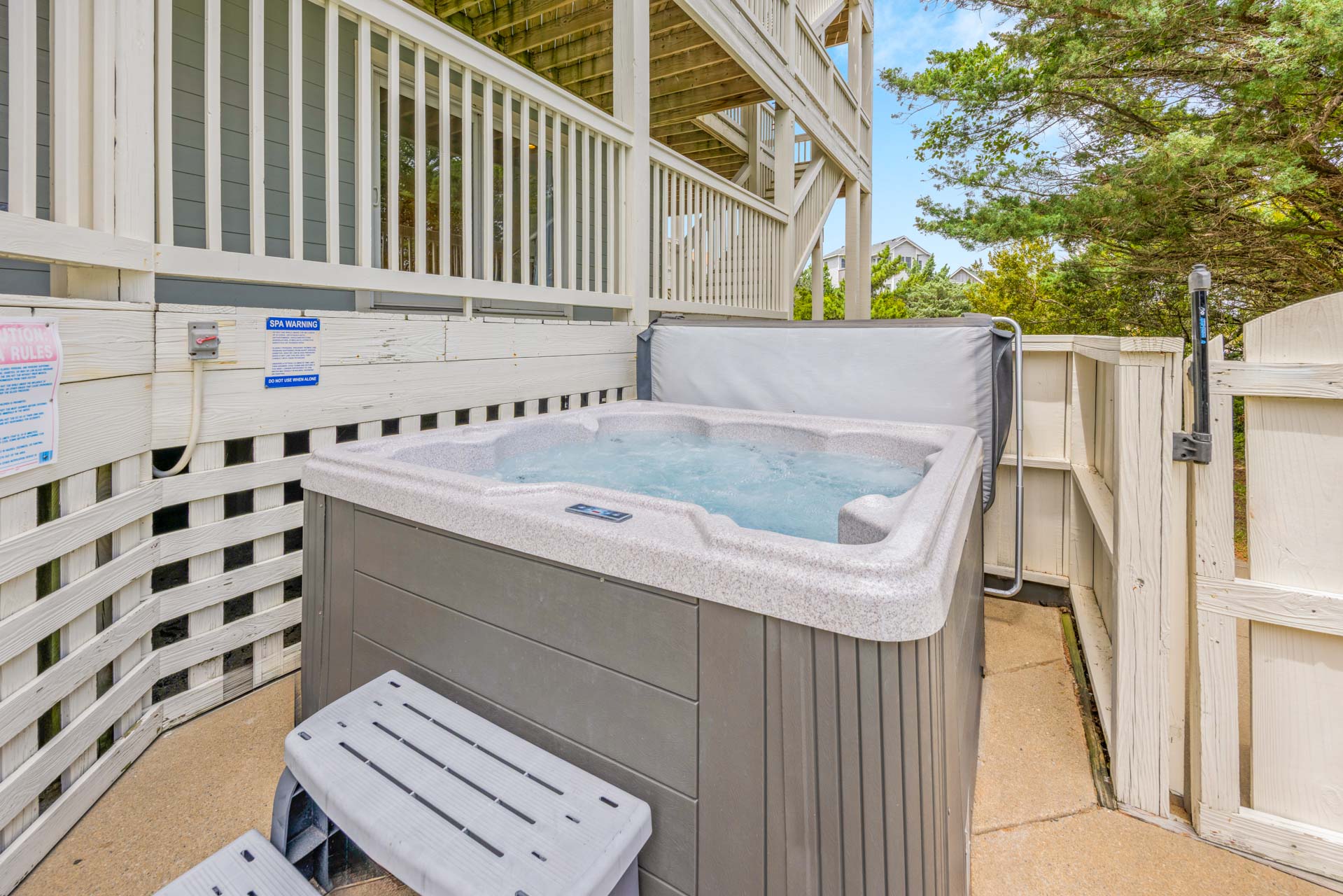Surf Or Sound Realty 851 Eden Hot Tub