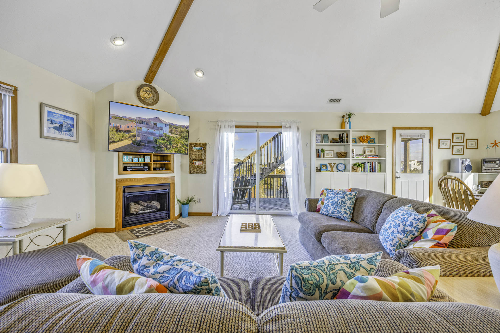 Surf Or Sound Realty 273 Salvo Vera Great Room 2