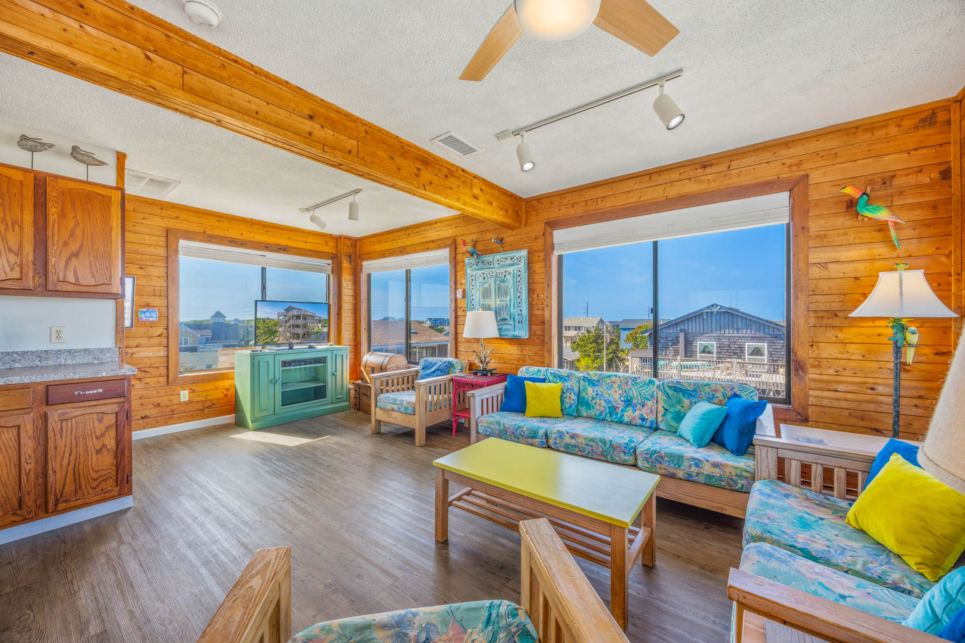 Surf Or Sound Realty 60 Bermuda Breeze Great Room 4
