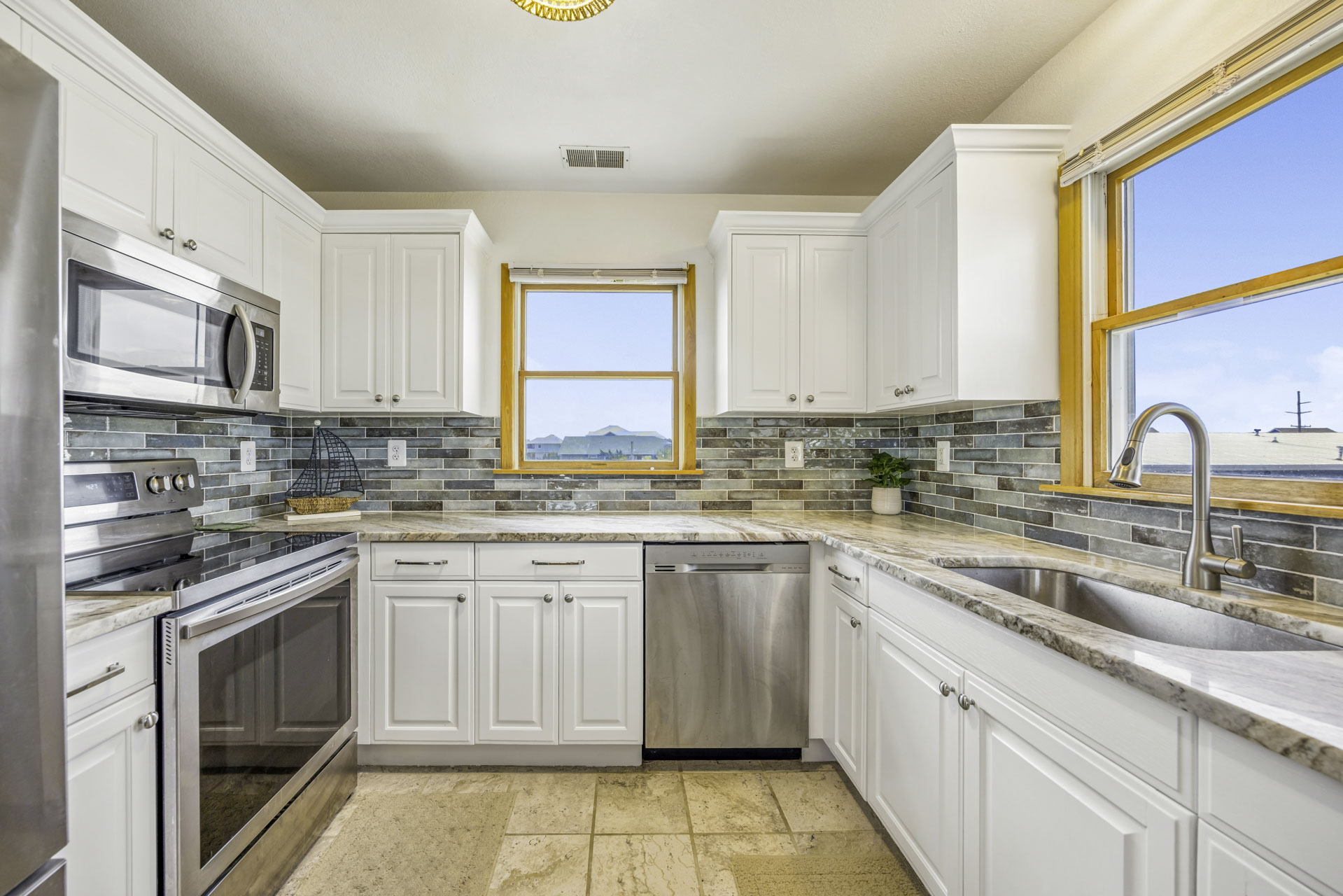 Surf Or Sound Realty 1244 Lokey Livin Kitchen 2
