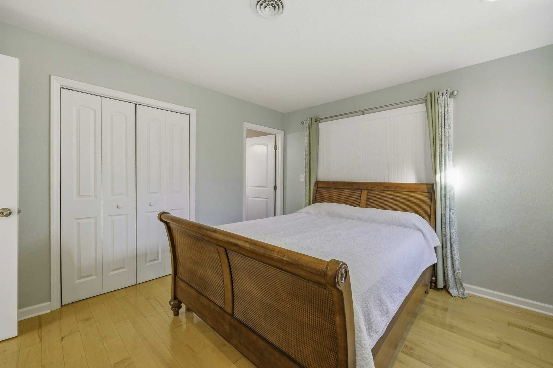 Surf Or Sound Realty 922 Soulshine Bedroom 1 2