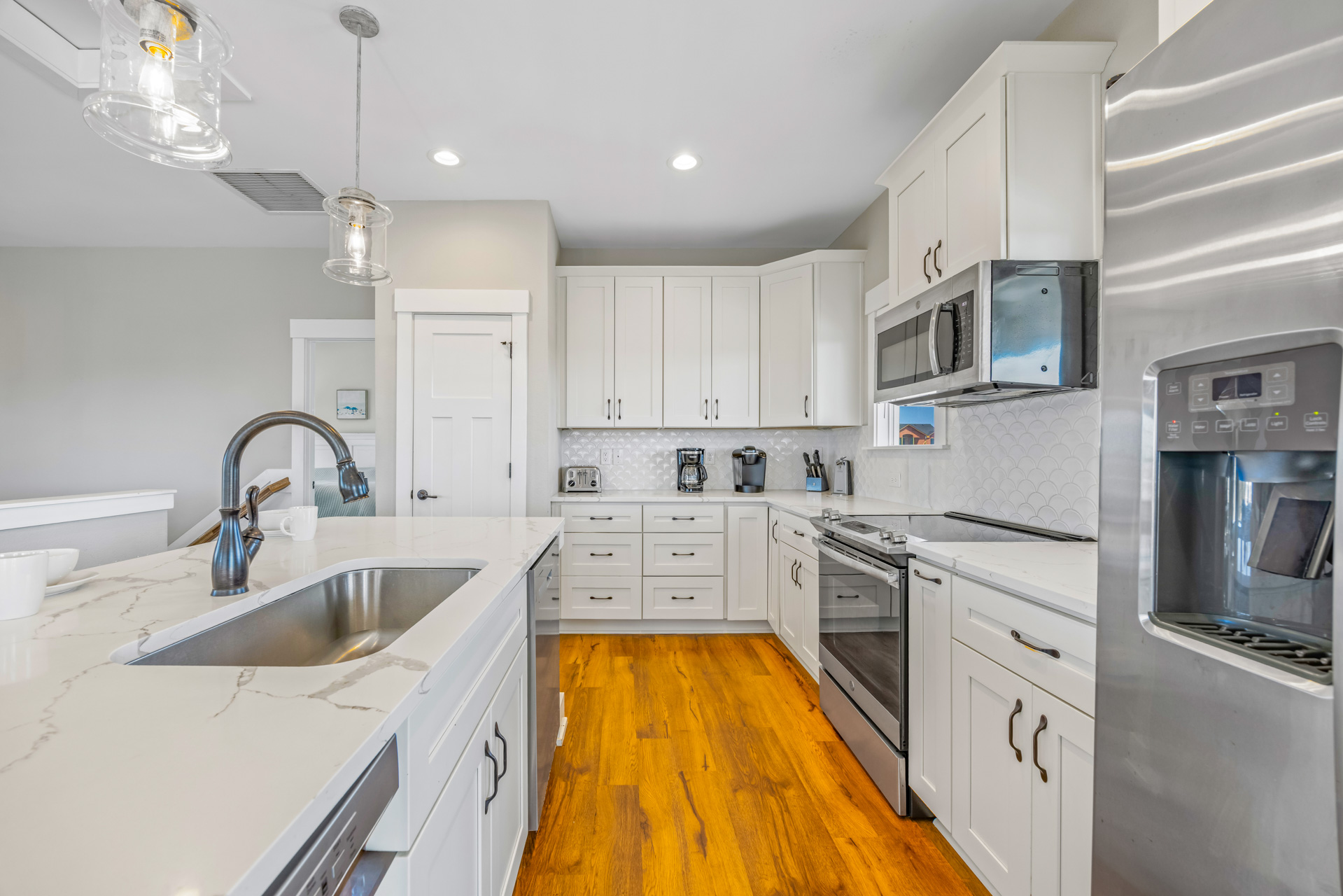 Surf Or Sound Realty 884 Starfish Story Kitchen 6