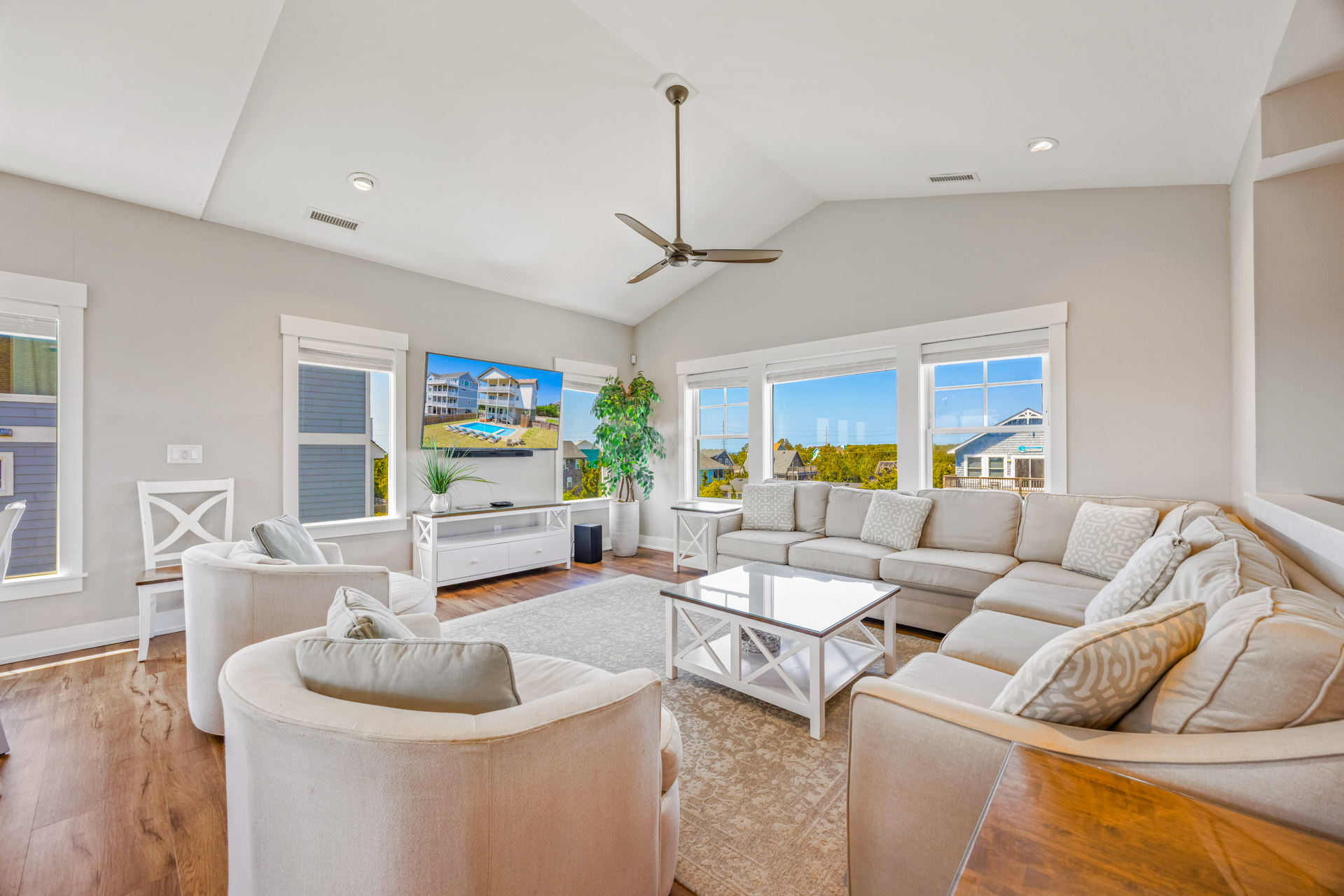 Surf Or Sound Realty 884 Starfish Story Great Room 1