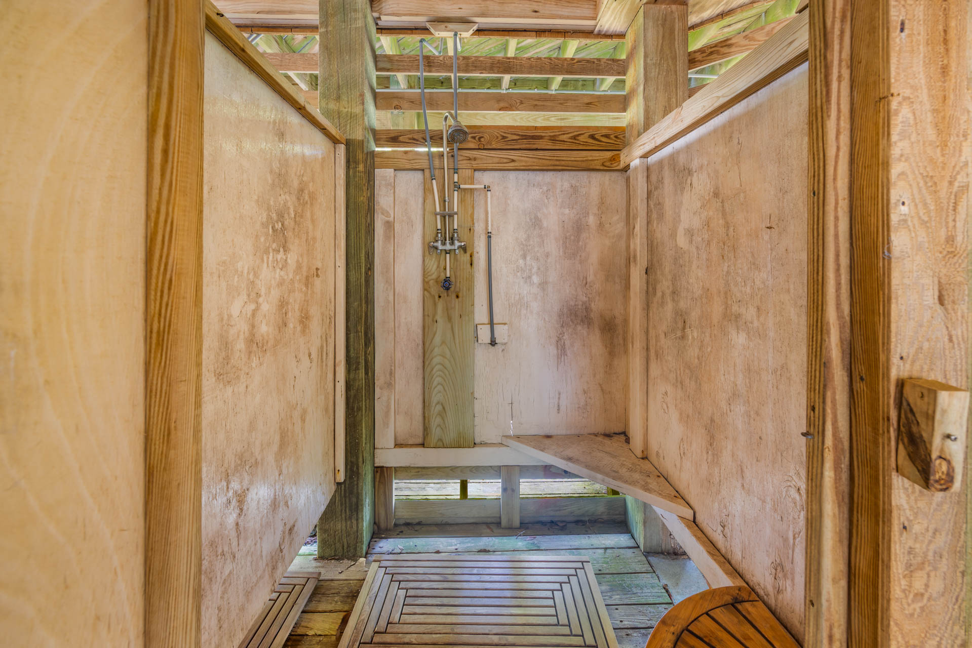 Surf Or Sound Realty 1227 The Treehouse Outdoor Shower