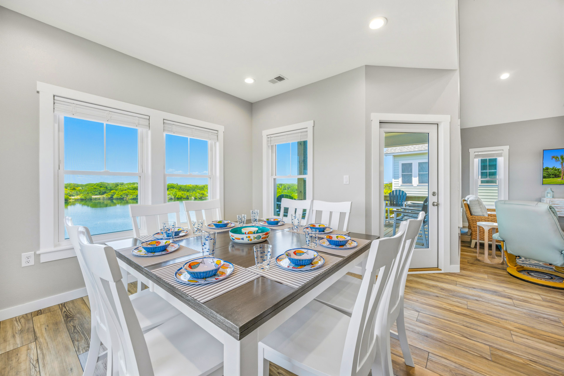 Surf Or Sound Realty 1234 Turtle Watch Dining Area 2