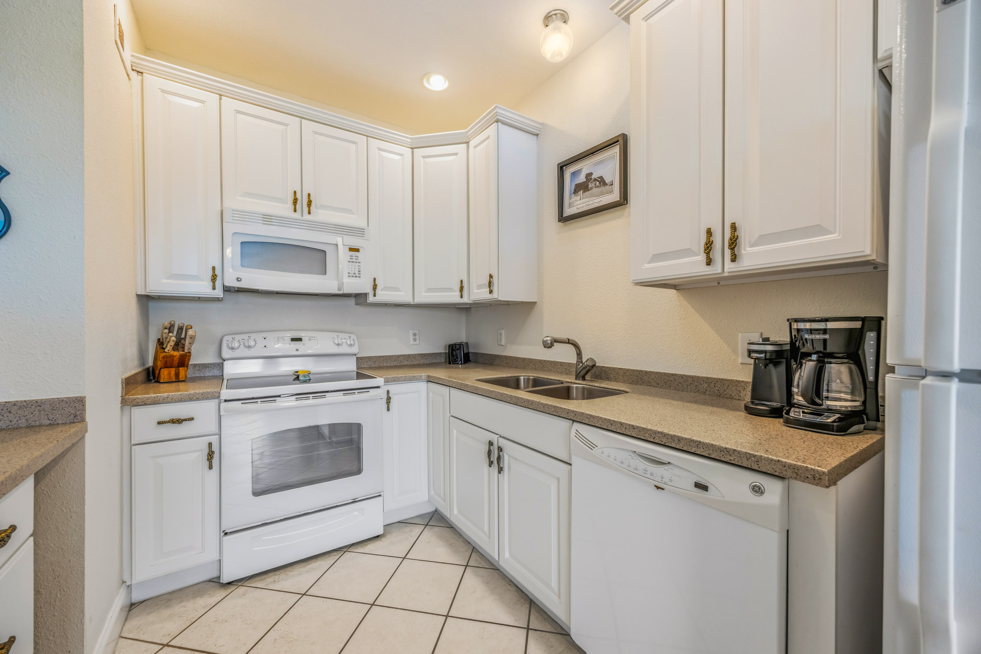 Surf Or Sound Realty 1257 Gnarly Wave Kitchen 2