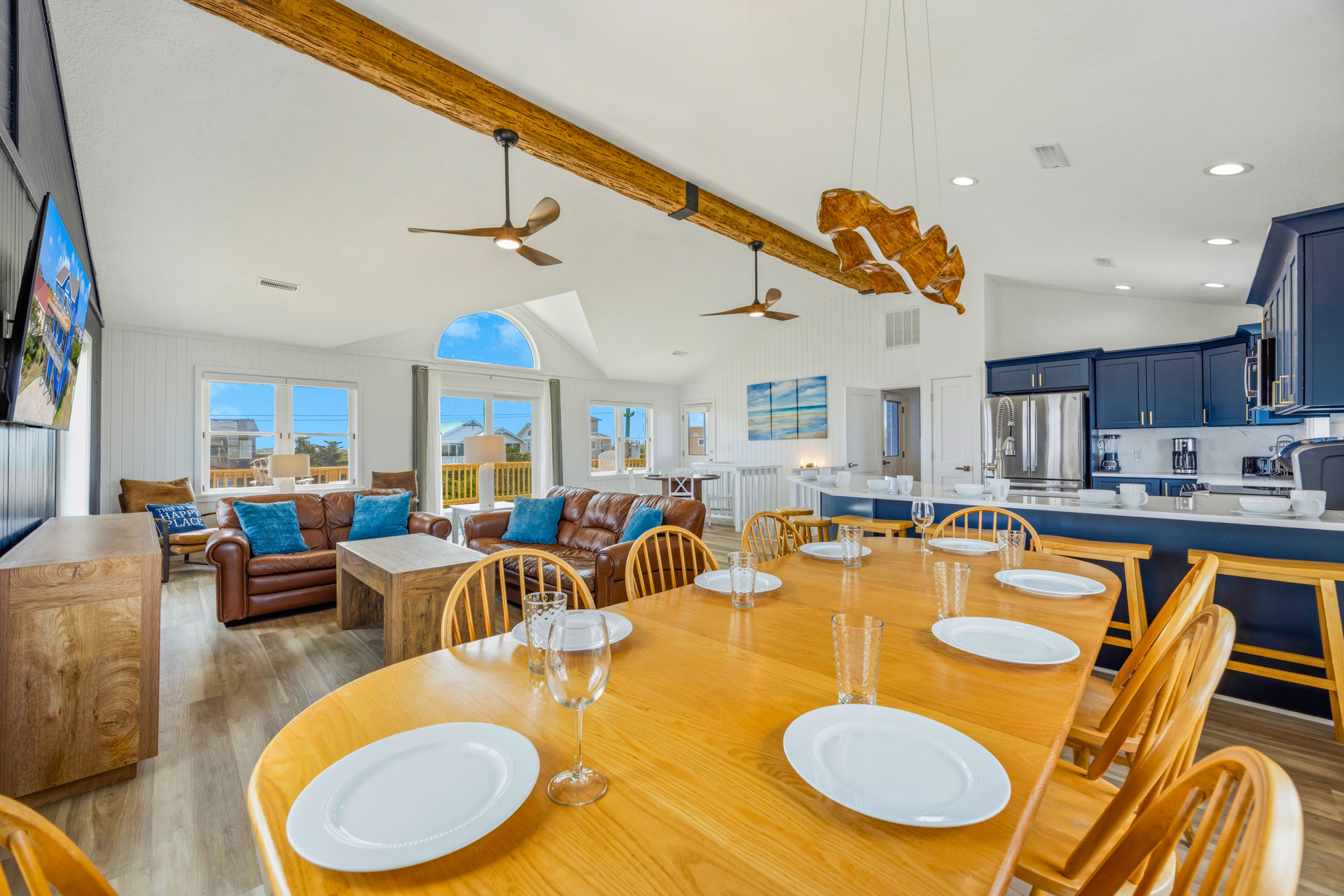 Surf Or Sound Realty 1245 Blue Wahoo Dining Area 3