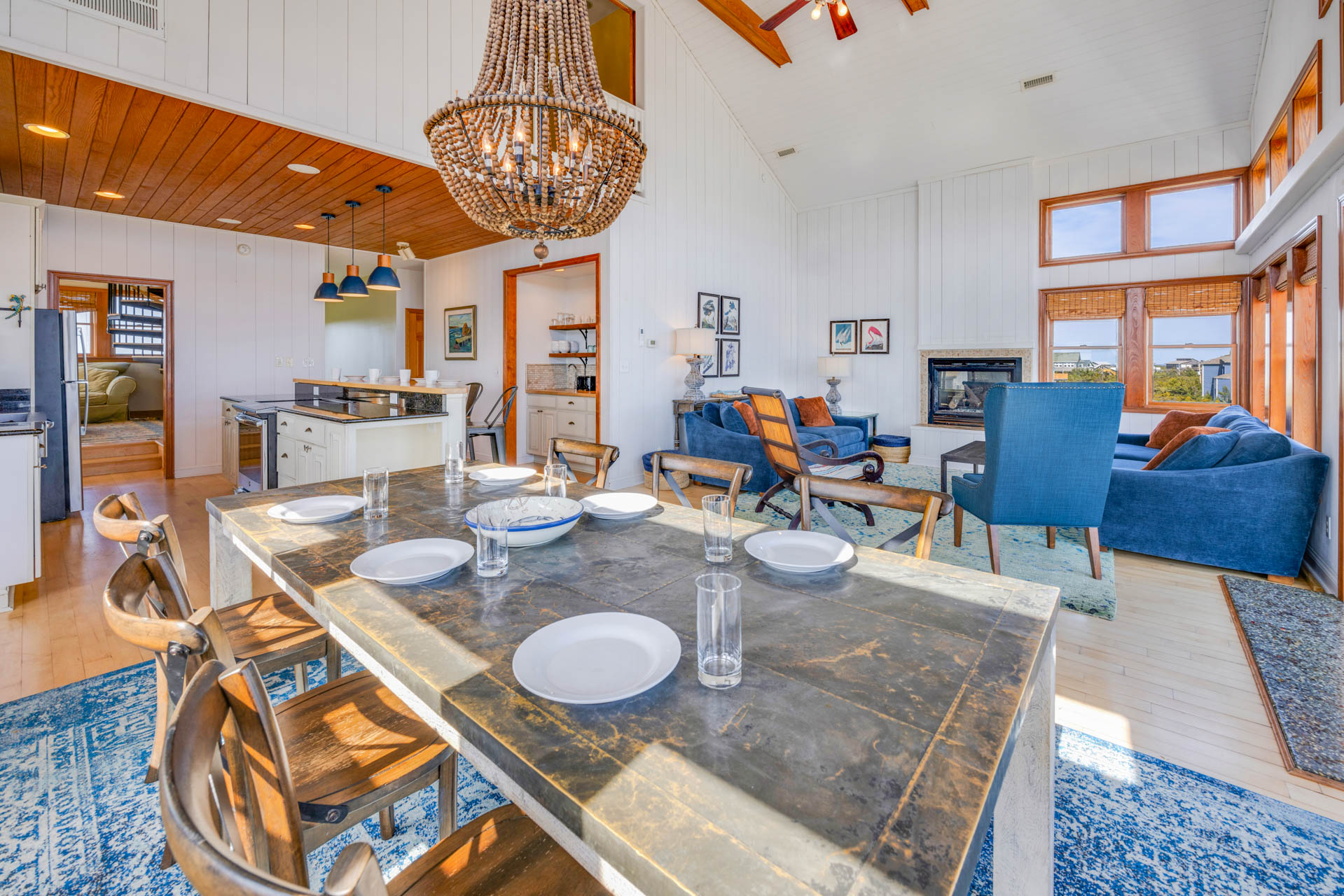 Surf Or Sound Realty 377 Hatteras Moon Dining Area 4
