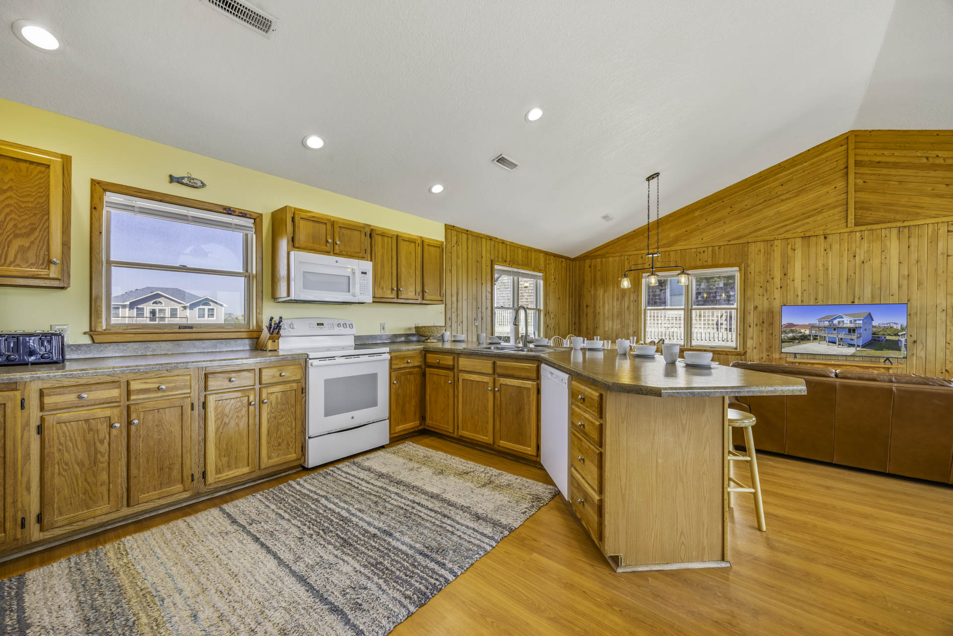 Surf Or Sound Realty 1245 Blue Wahoo Kitchen 1