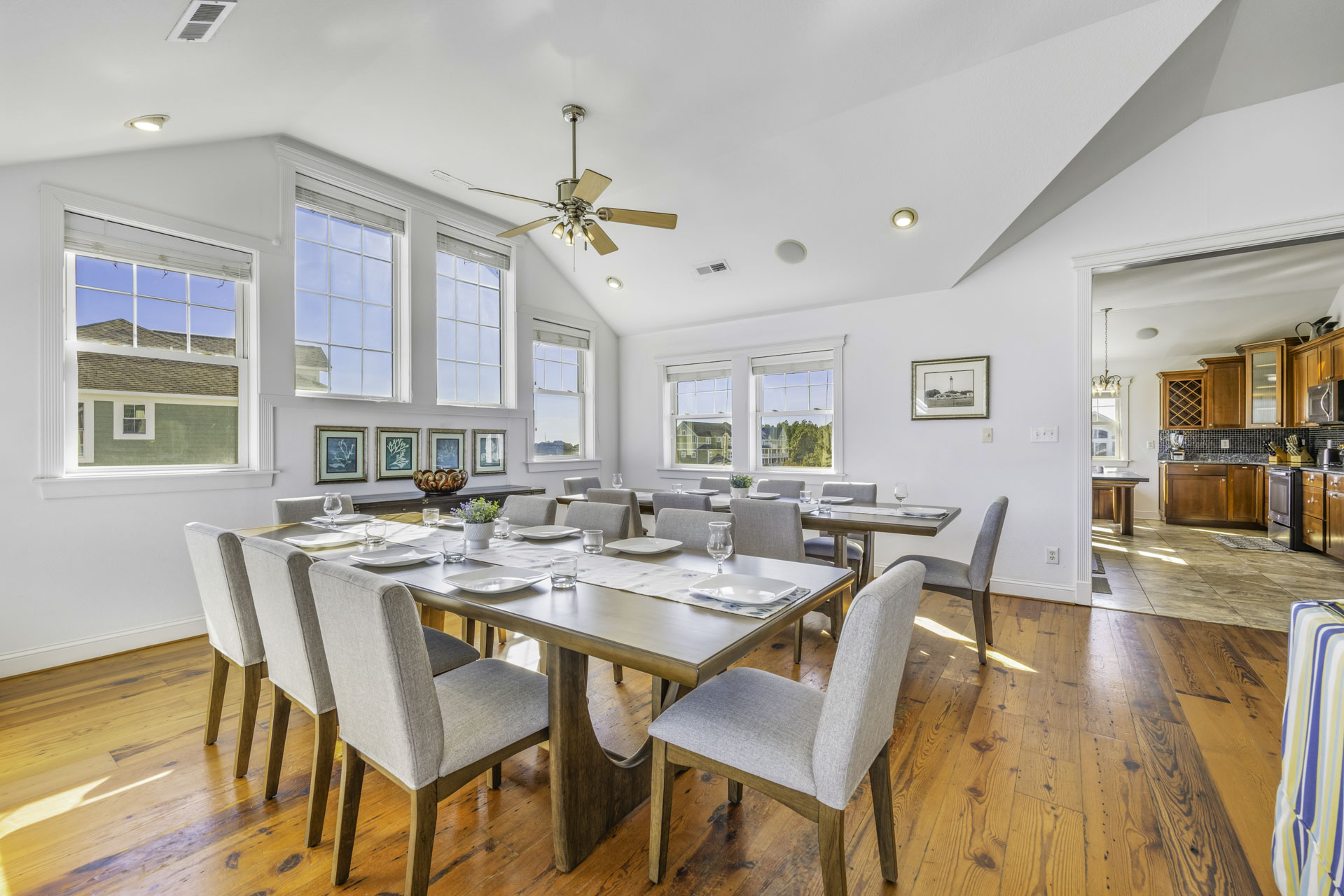 Surf Or Sound Realty 564 High Seas Dining Area 4