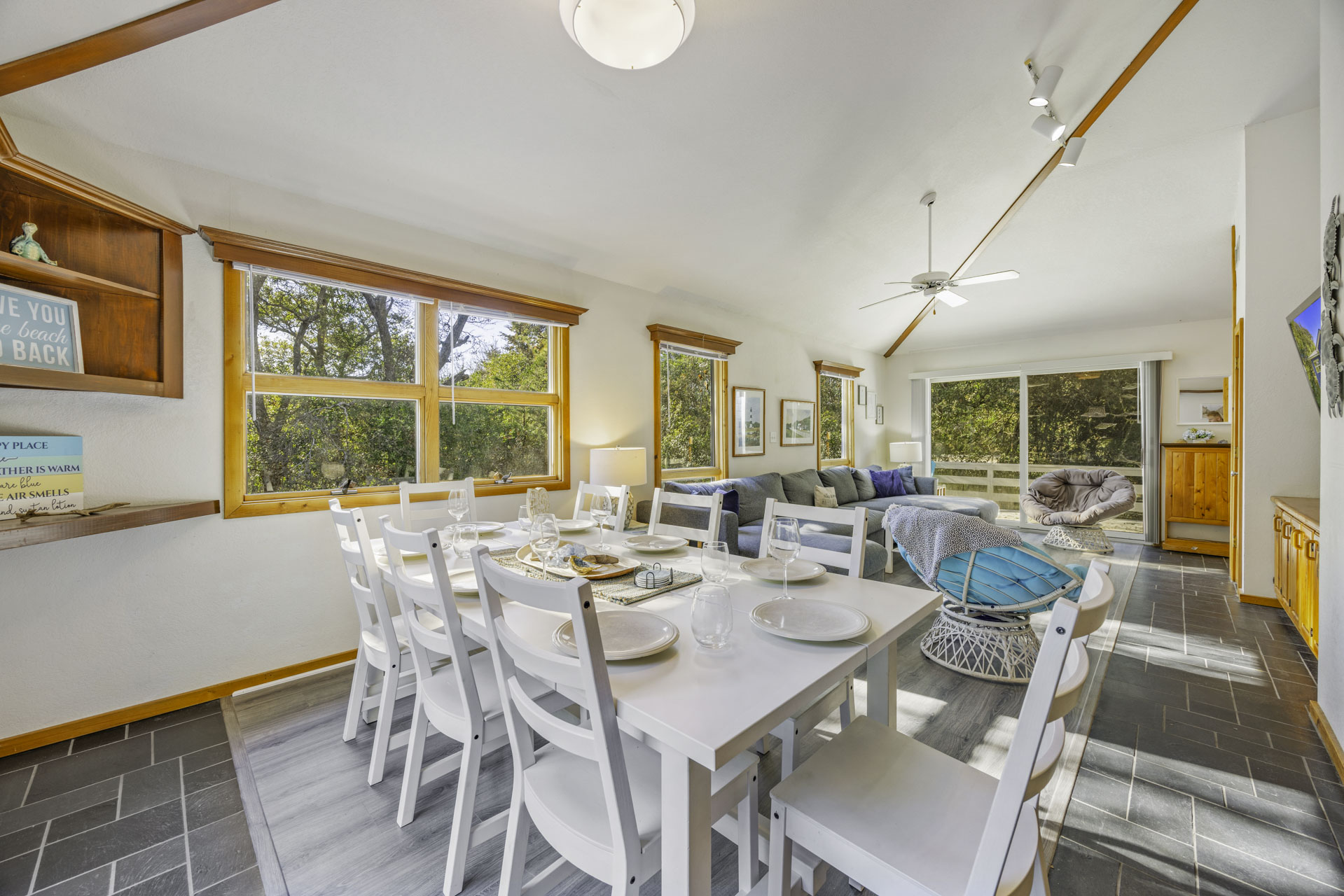 Surf Or Sound Realty 1242 Our Happy Place Dining Area 3