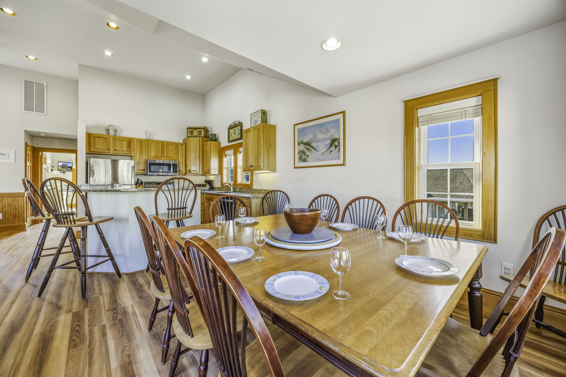 Surf Or Sound Realty 902 Triple Fins Dining Area 4