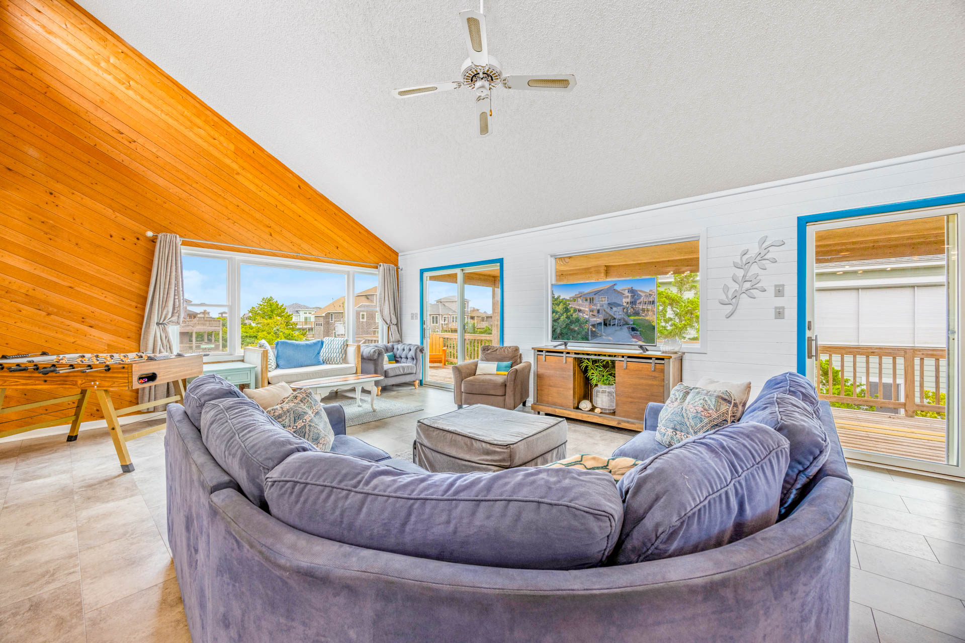 Surf Or Sound Realty 1216 Seaglasses Great Room 3