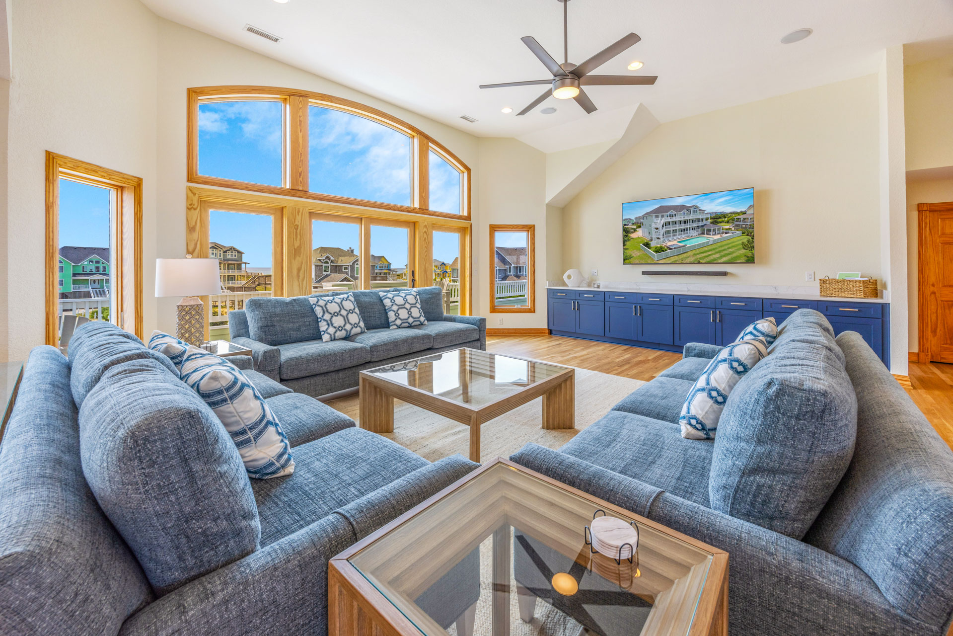 Surf Or Sound Realty 1067 Carolina Bliss Great Room 6
