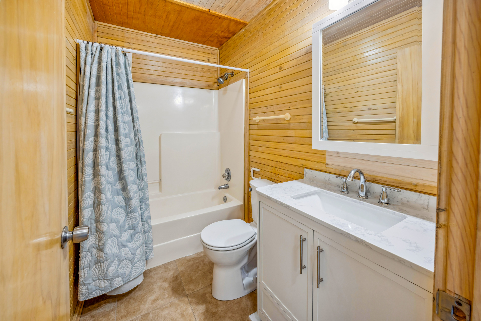 Surf Or Sound Realty 32 Ocean Escape Bedroom 1 3