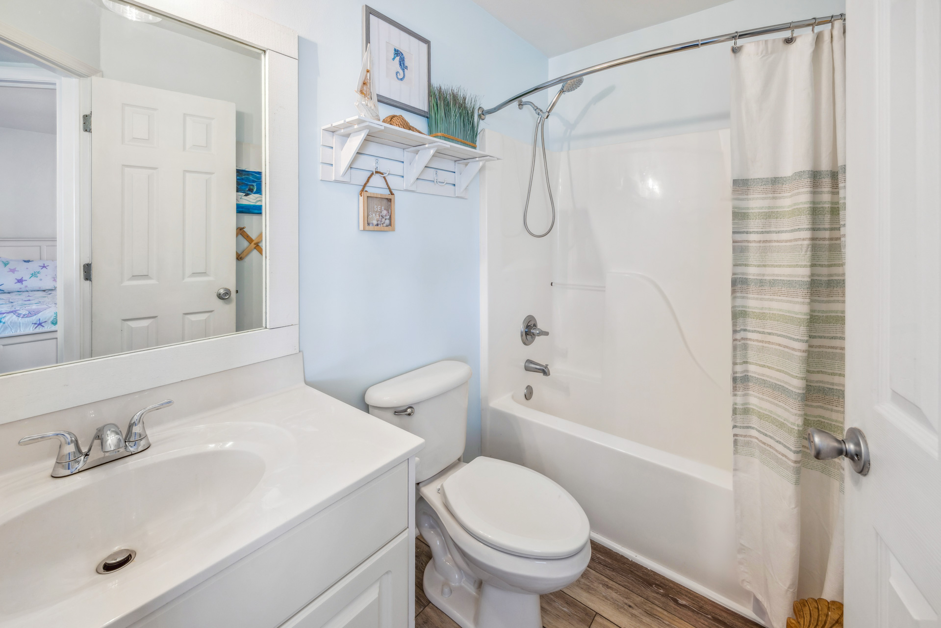 Surf Or Sound Realty 262 Endless Summer Bedroom 6 2