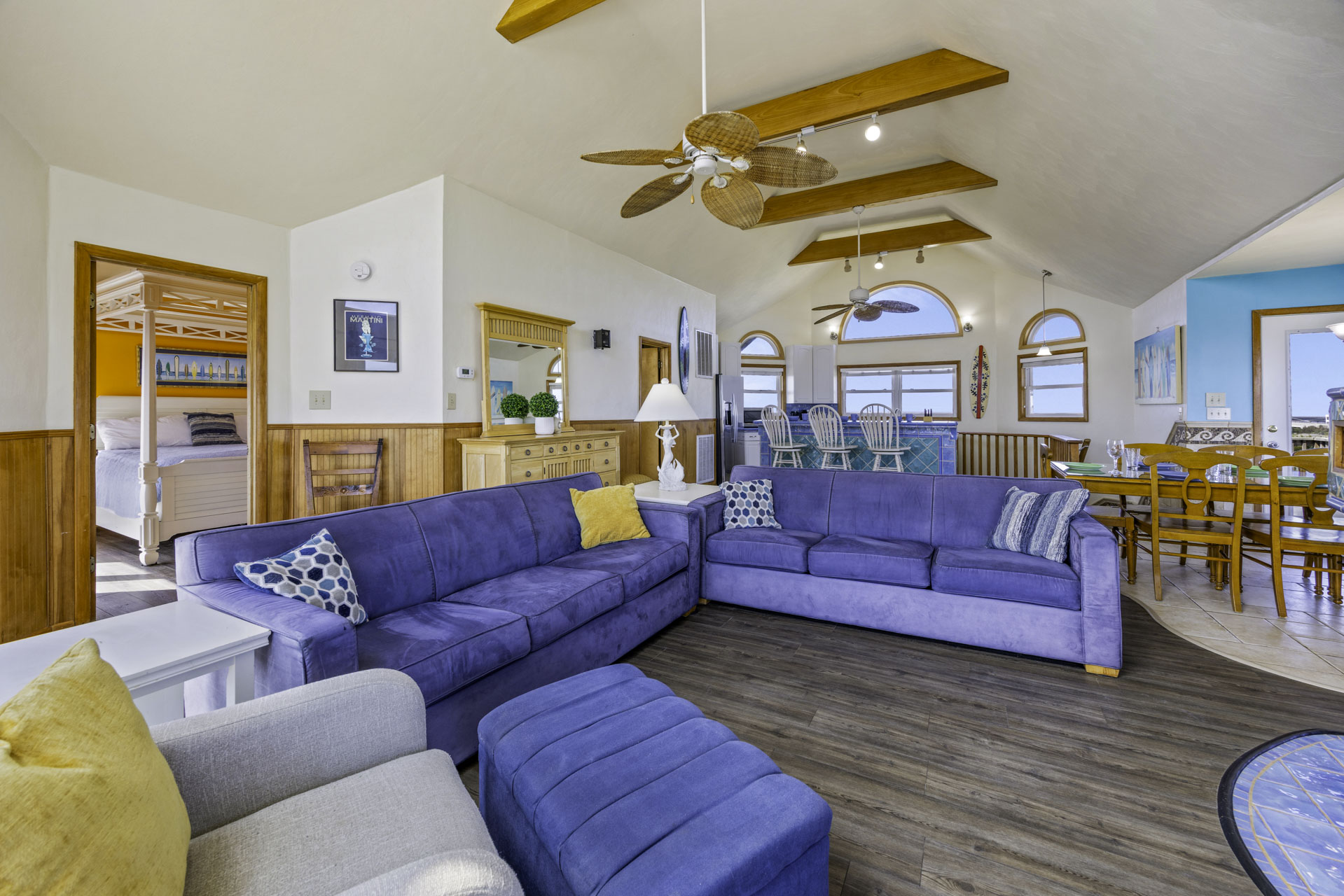 Surf Or Sound Realty 1228 Wave Breaker Great Room 2