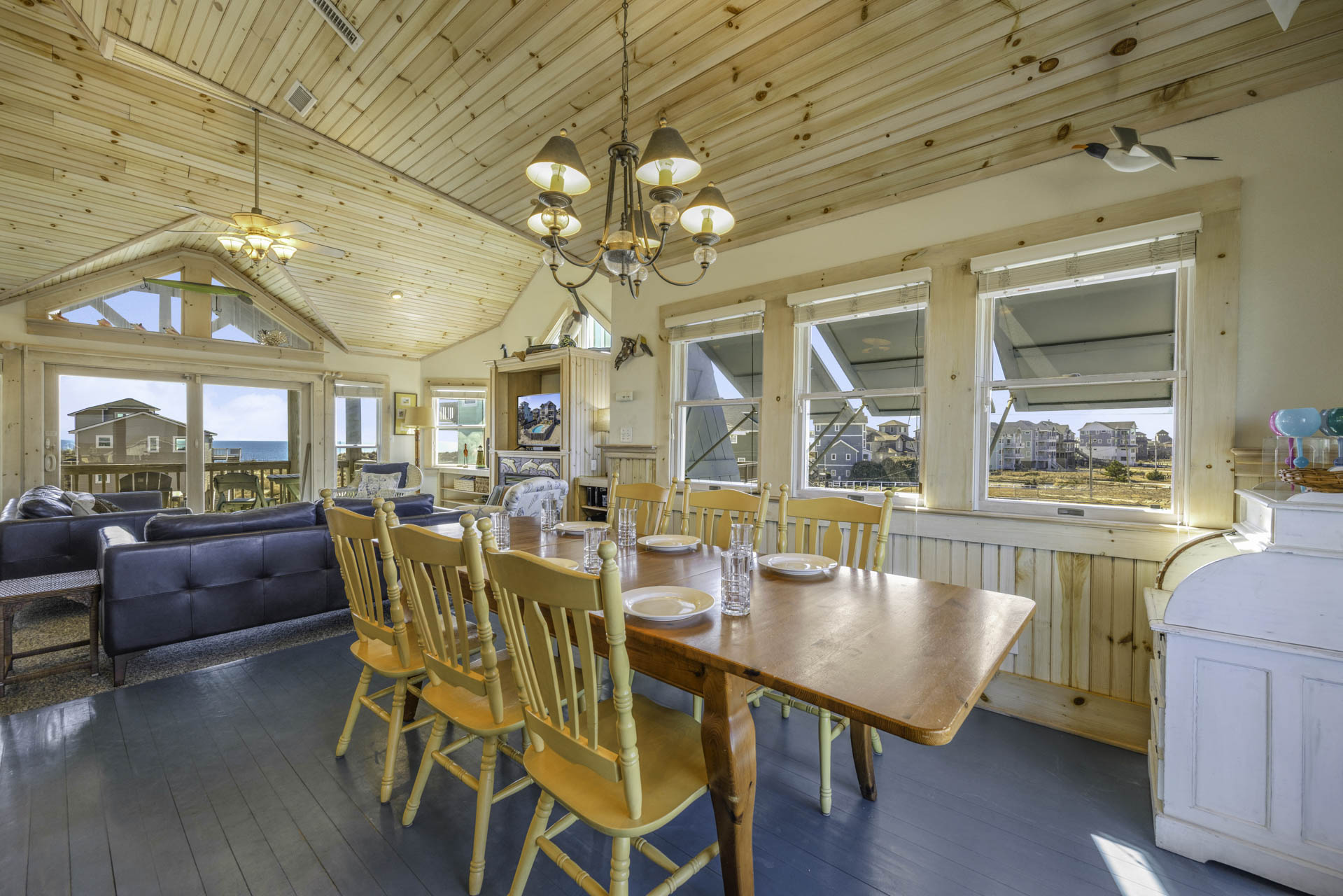 Surf Or Sound Realty 1232 Hatteras Memories Dining Area 3