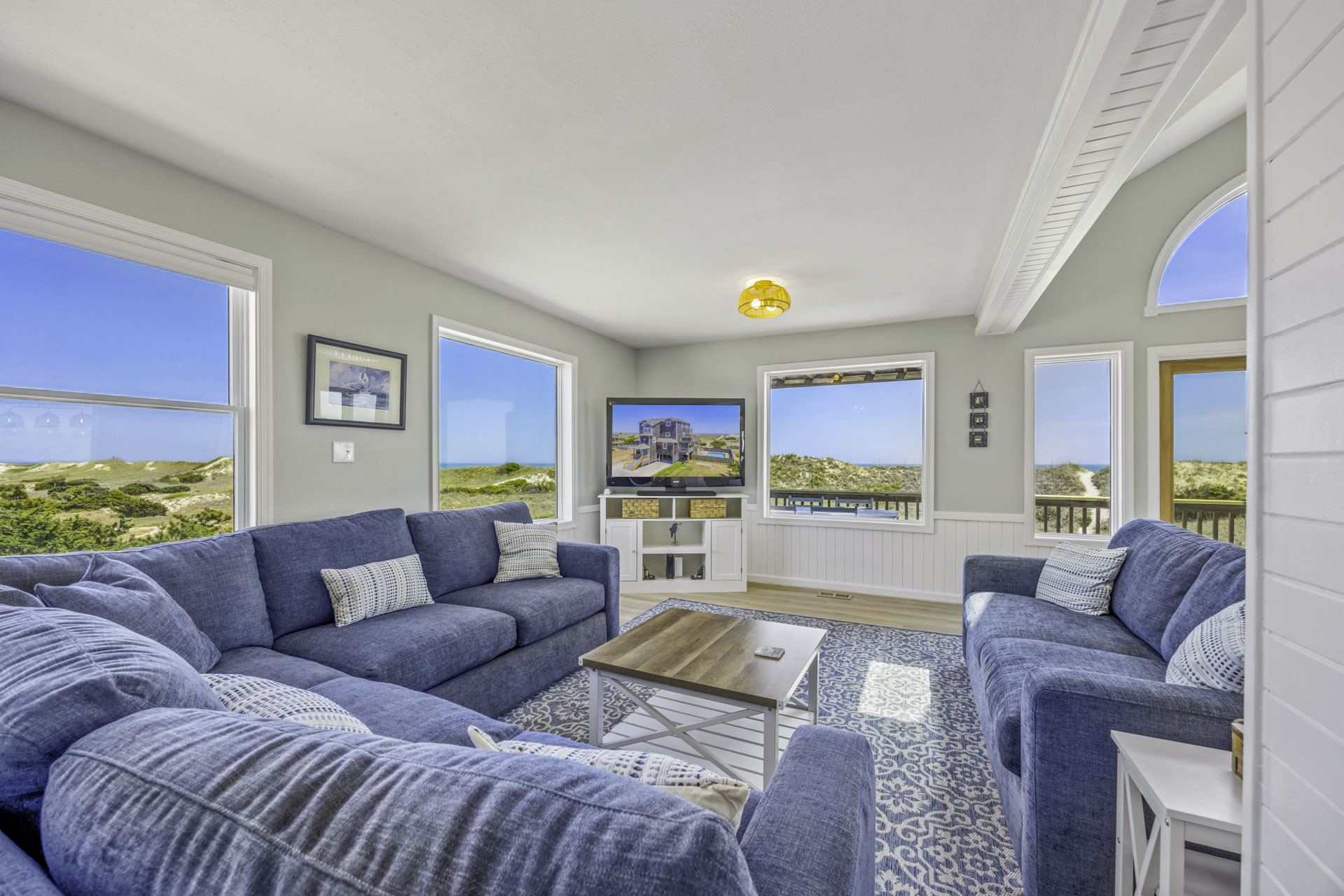 Surf Or Sound Realty 85 Suntana Great Room 2