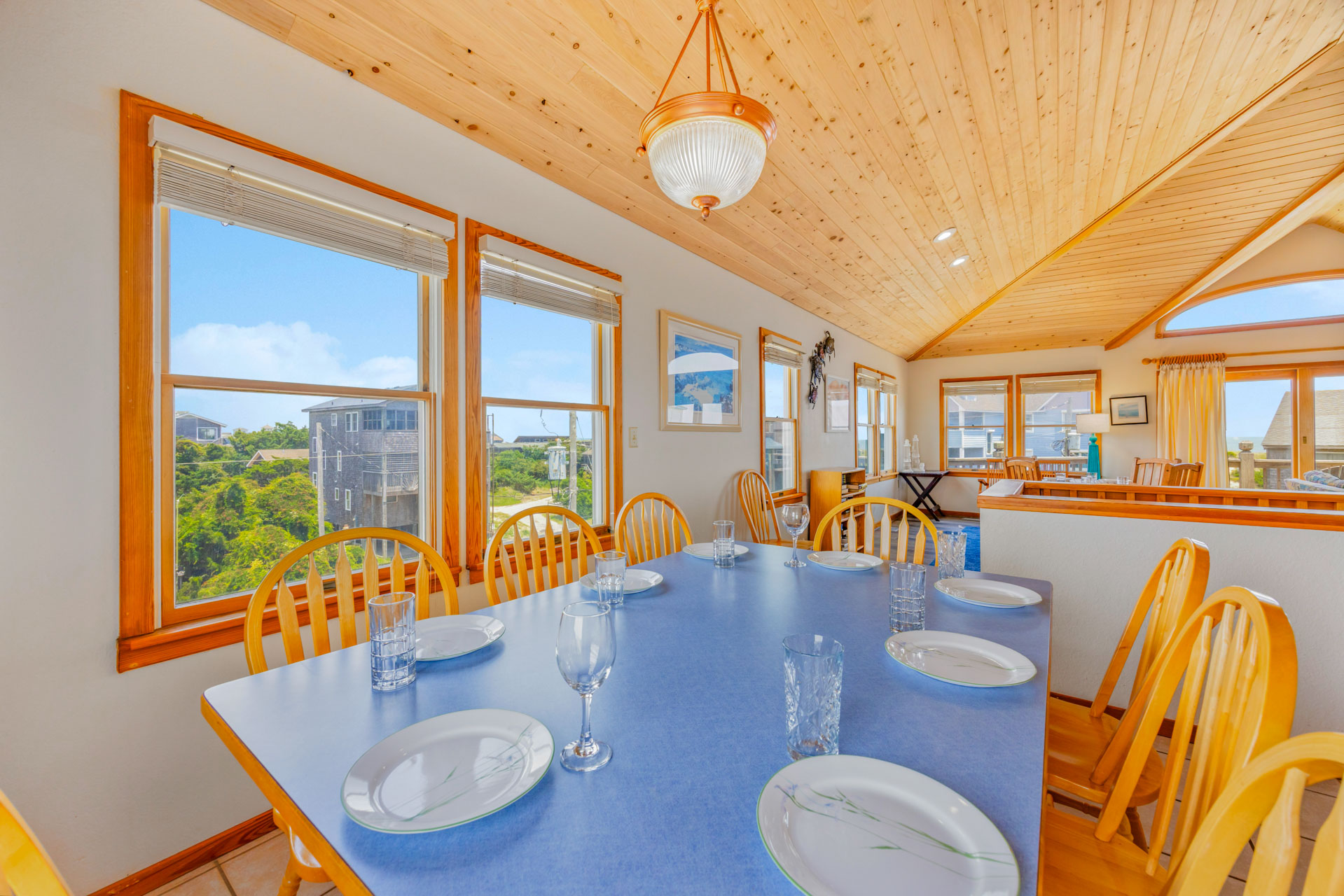 Surf Or Sound Realty 168 Sea N Blue Dining Area 4