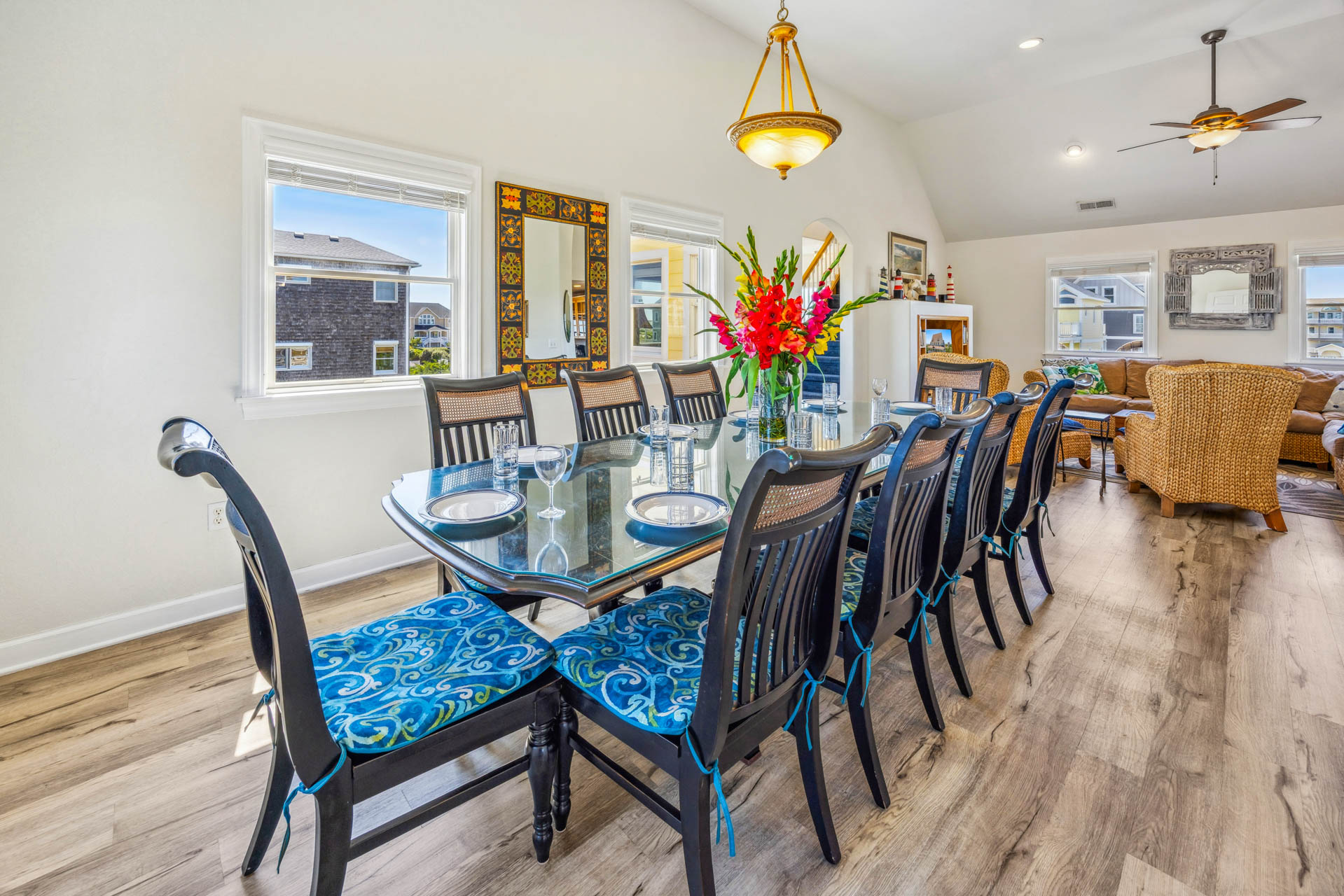 Surf Or Sound Realty 660 Beach Music Dining Area 3
